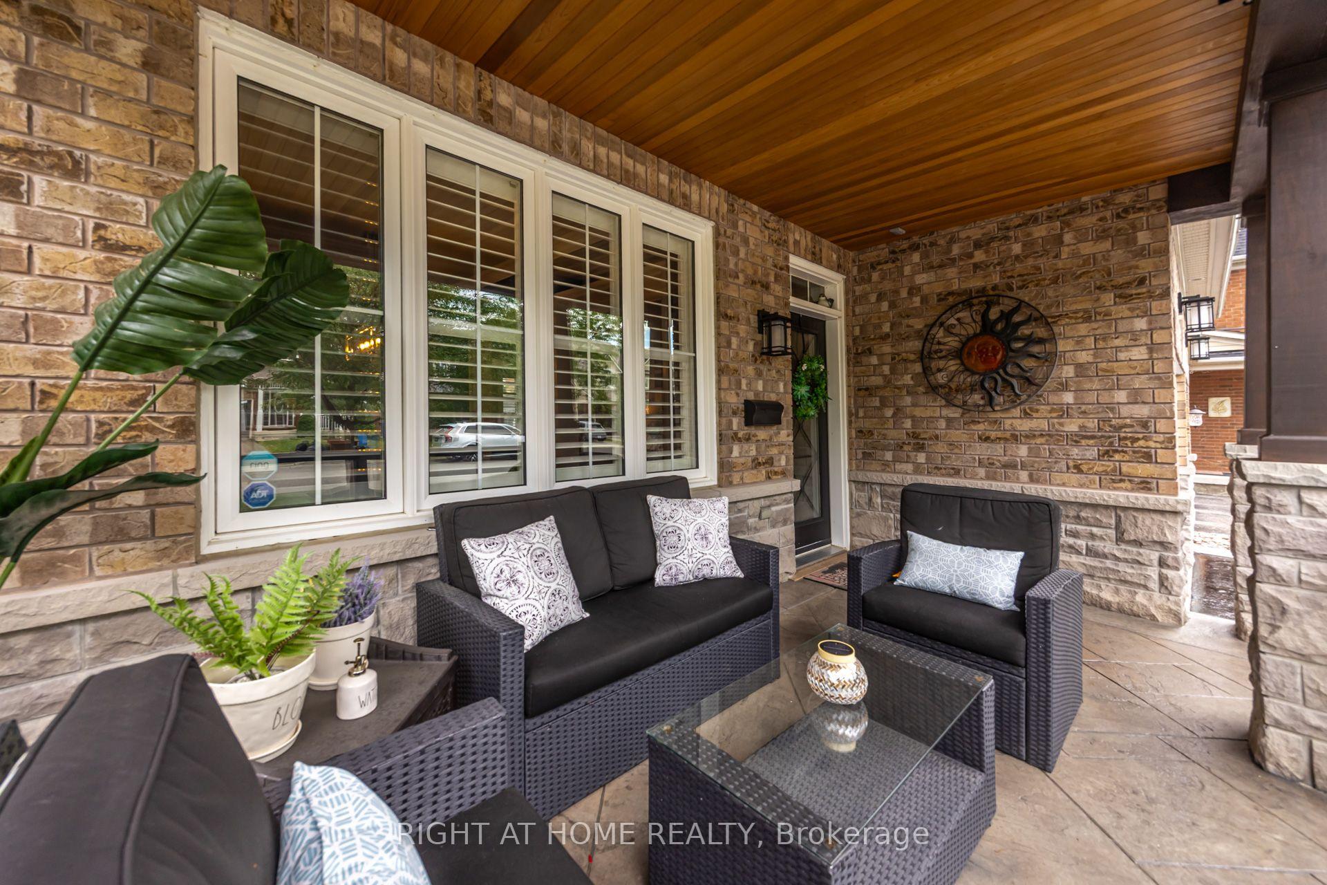 Photo 3 of 192 Robirwin Street, Whitchurch-Stouffville, Stouffville — HOMEH