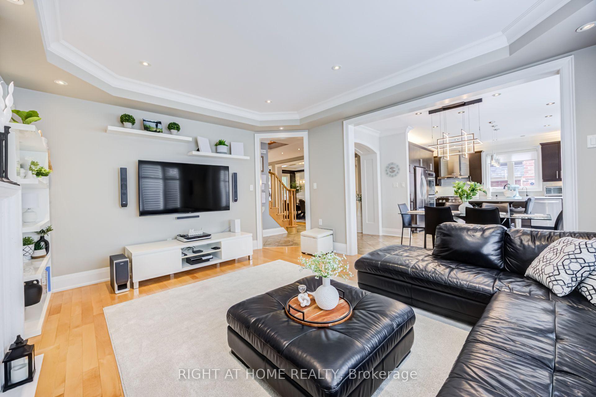 Photo 10 of 192 Robirwin Street, Whitchurch-Stouffville, Stouffville — HOMEH