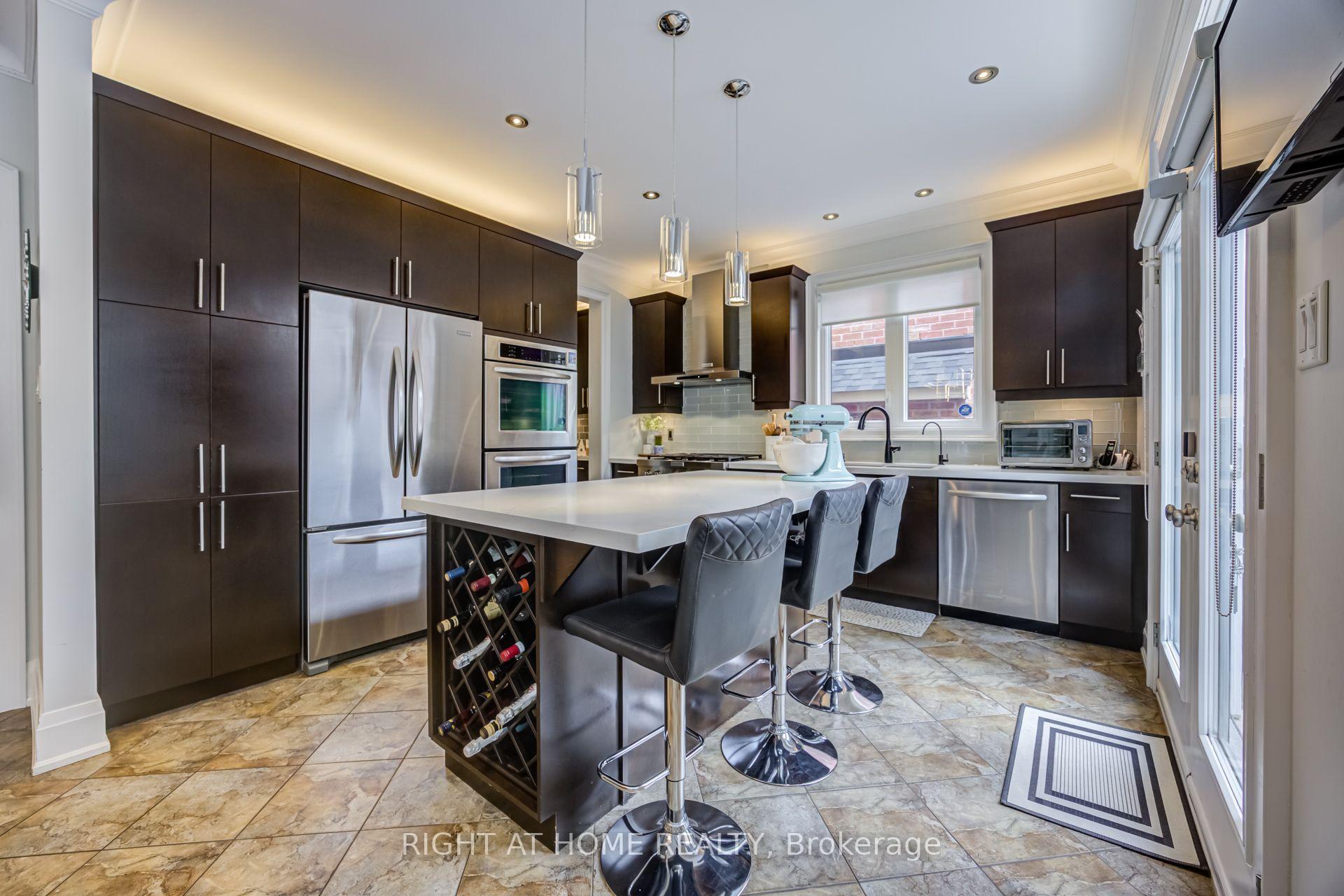 Photo 12 of 192 Robirwin Street, Whitchurch-Stouffville, Stouffville — HOMEH