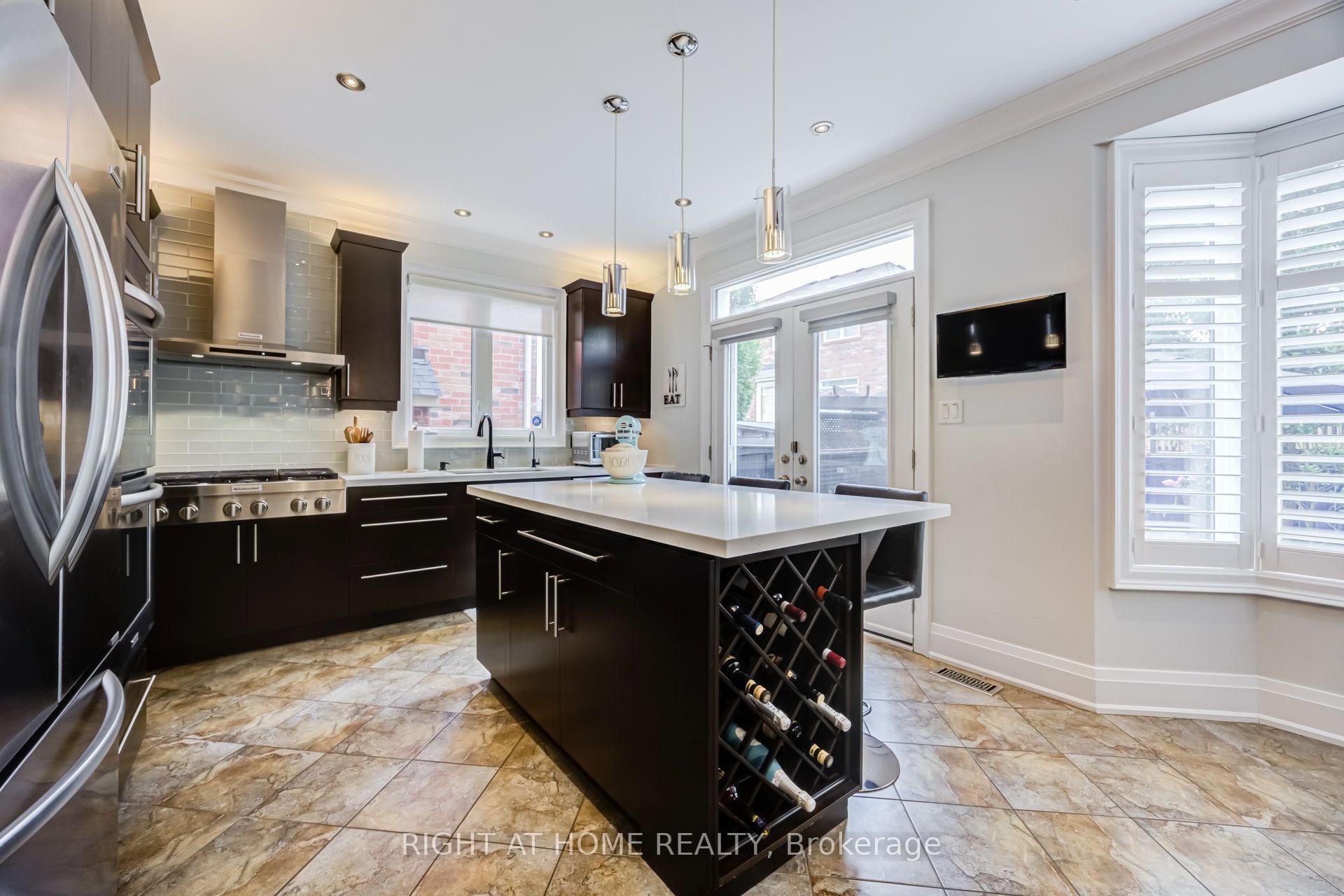 Photo 13 of 192 Robirwin Street, Whitchurch-Stouffville, Stouffville — HOMEH