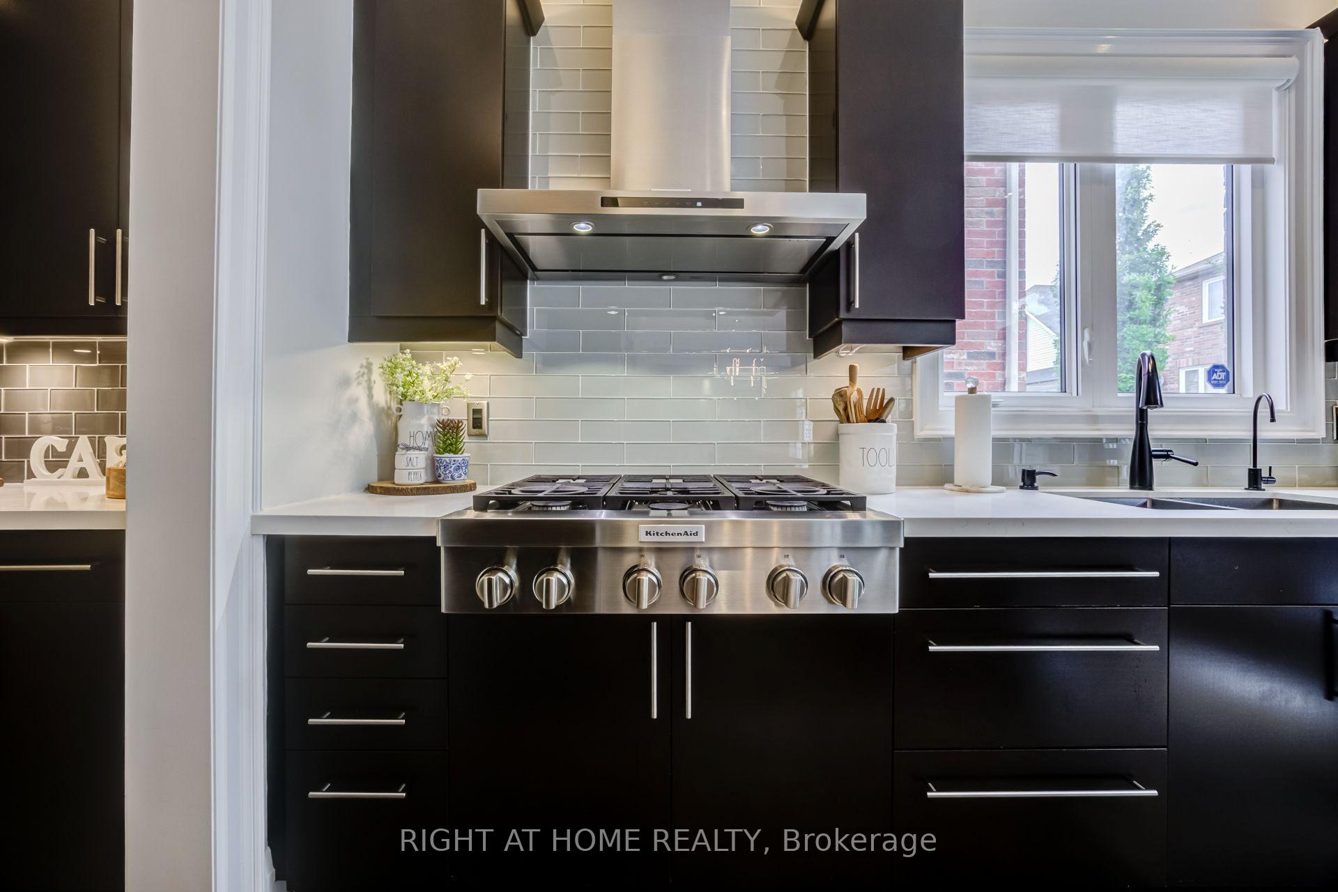 Photo 14 of 192 Robirwin Street, Whitchurch-Stouffville, Stouffville — HOMEH