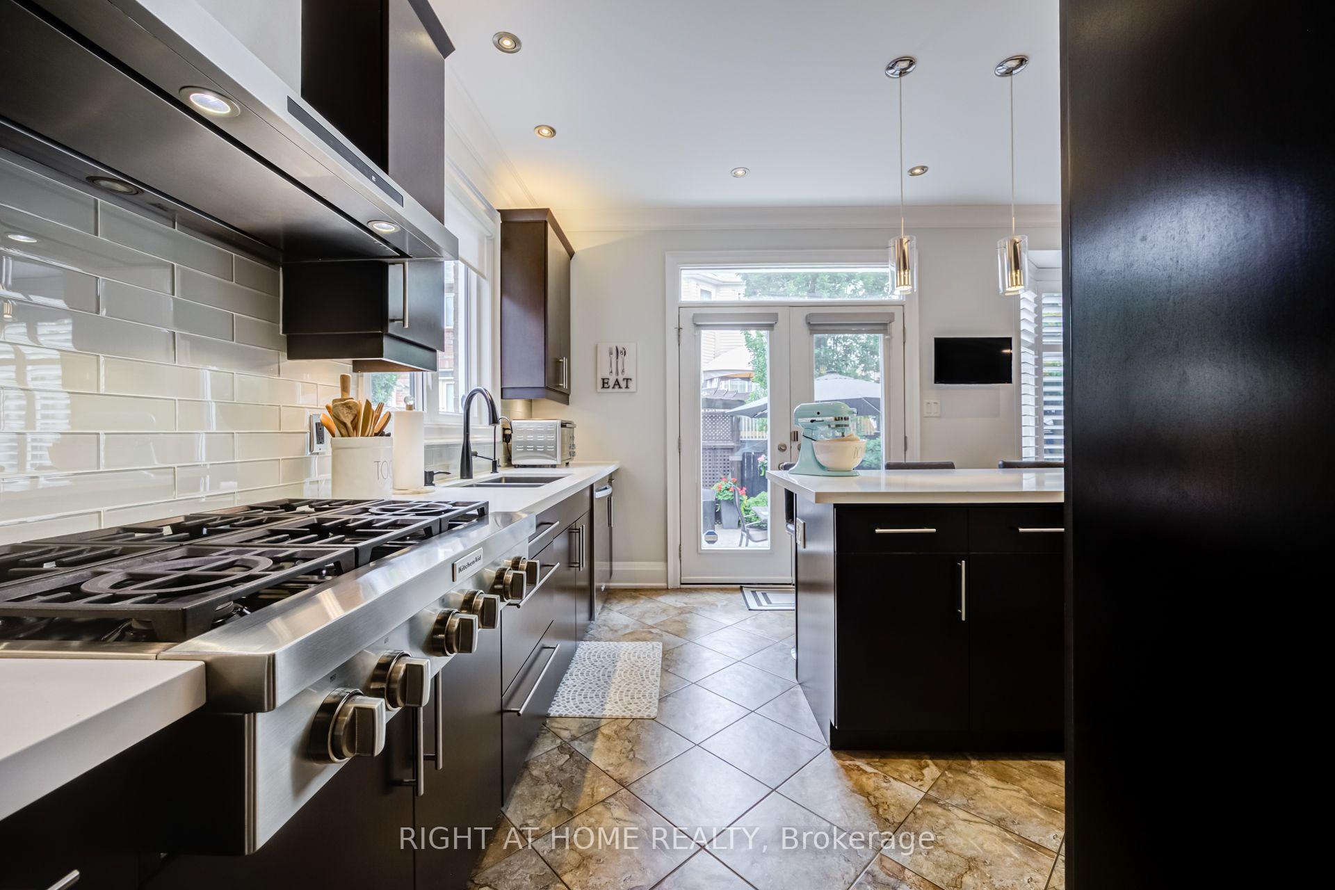 Photo 15 of 192 Robirwin Street, Whitchurch-Stouffville, Stouffville — HOMEH