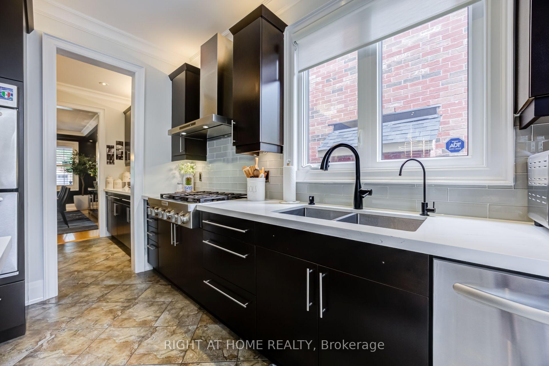 Photo 17 of 192 Robirwin Street, Whitchurch-Stouffville, Stouffville — HOMEH