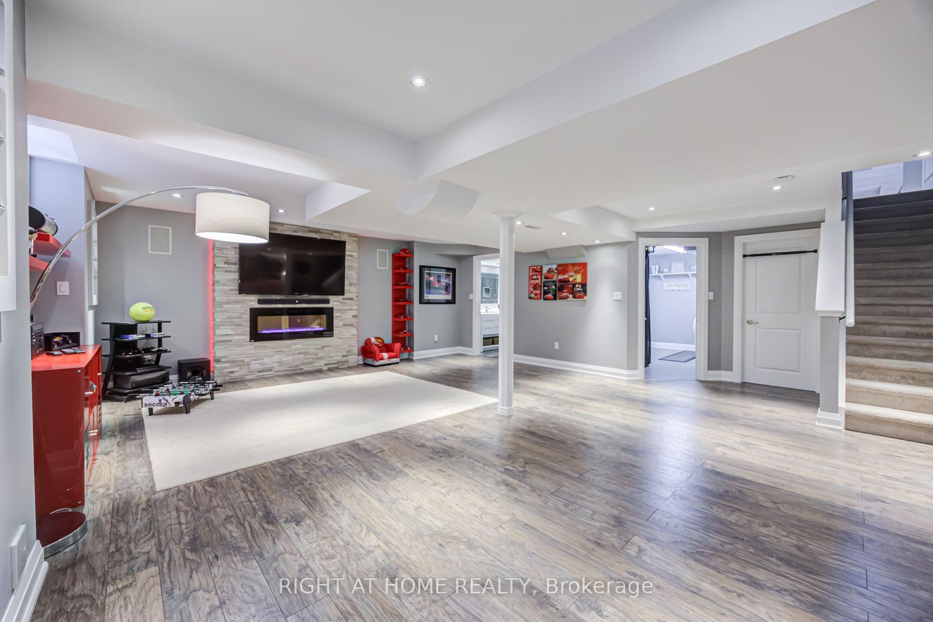 Photo 34 of 192 Robirwin Street, Whitchurch-Stouffville, Stouffville — HOMEH