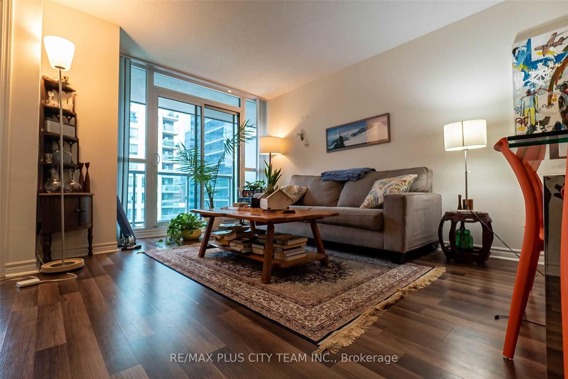 Photo 4 of Unit 1103, 19 Grand Trunk Crescent, Toronto, Waterfront Communities — HOMEH
