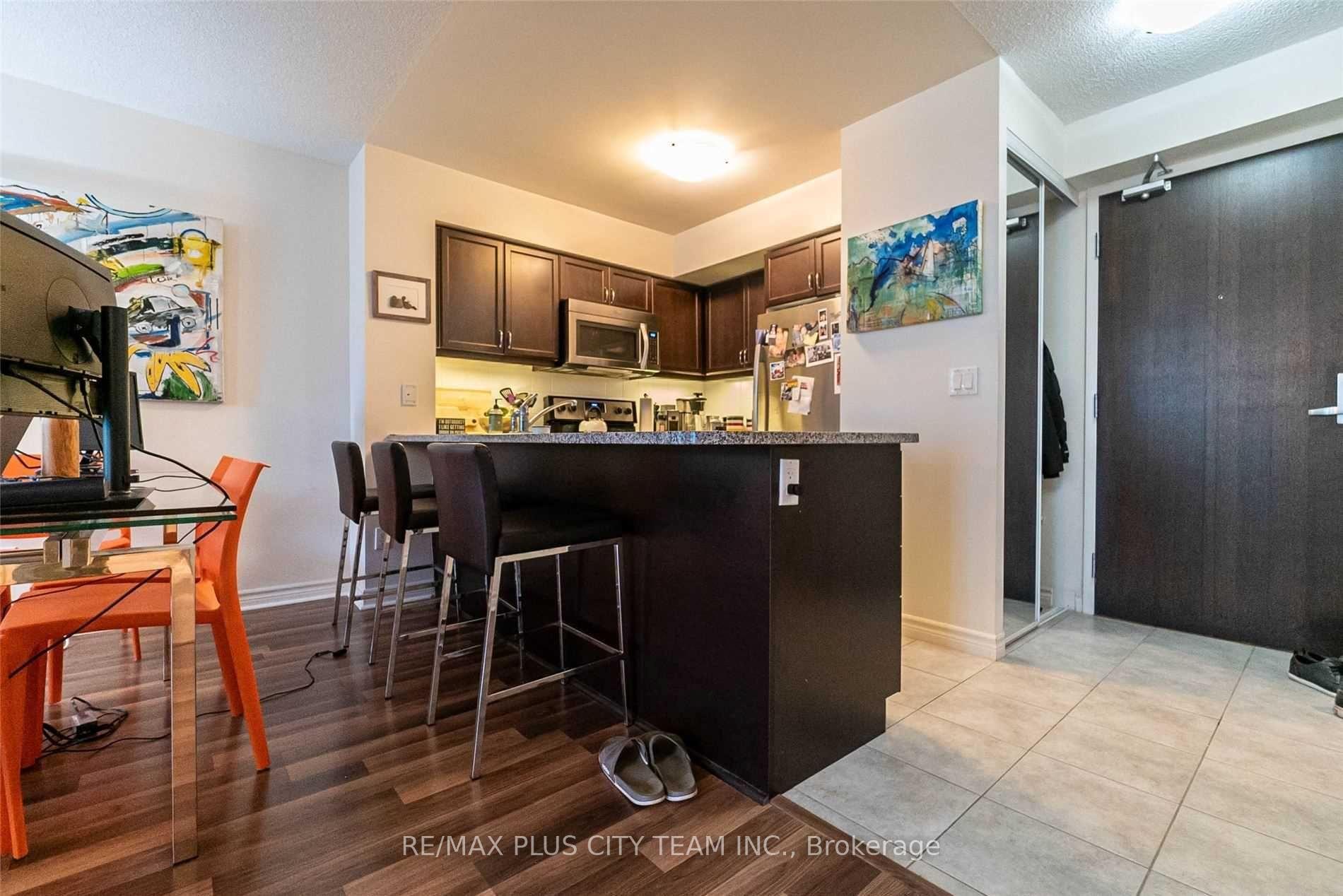 Photo 6 of Unit 1103, 19 Grand Trunk Crescent, Toronto, Waterfront Communities — HOMEH