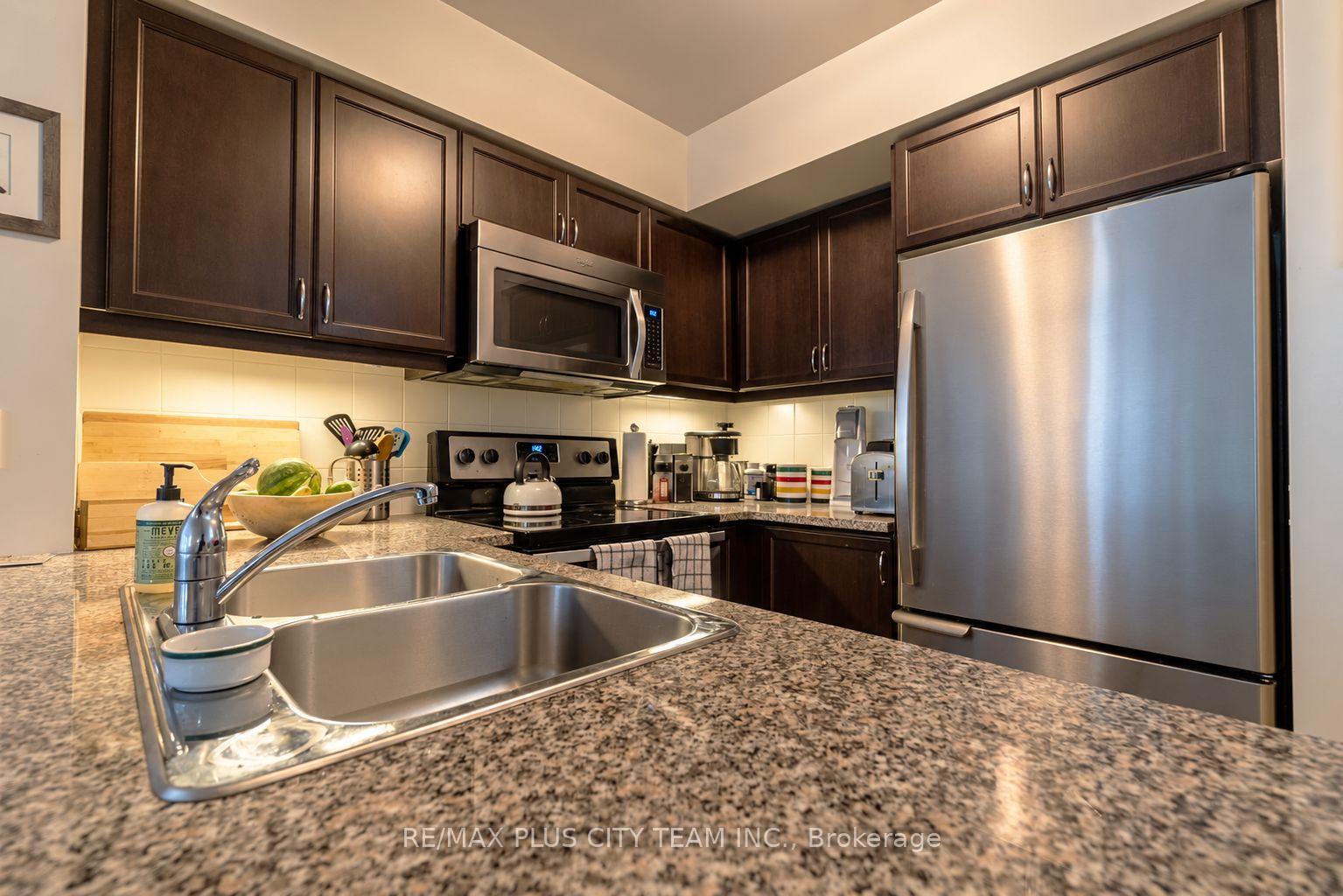 Photo 8 of Unit 1103, 19 Grand Trunk Crescent, Toronto, Waterfront Communities — HOMEH