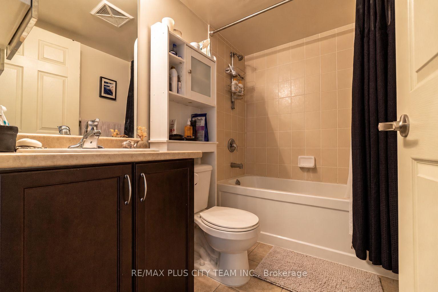 Photo 10 of Unit 1103, 19 Grand Trunk Crescent, Toronto, Waterfront Communities — HOMEH