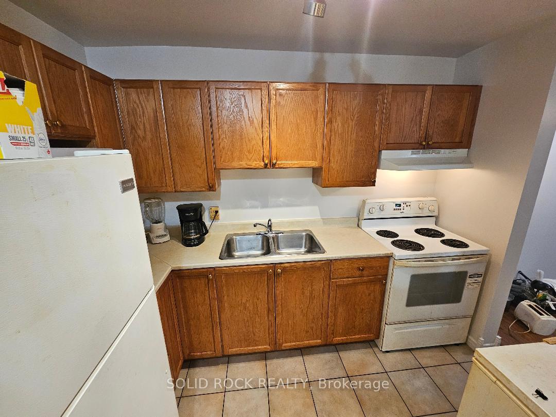Photo 2 of Unit 304, 2000 Jasmine Crescent, Ottawa, Beacon Hill South — HOMEH