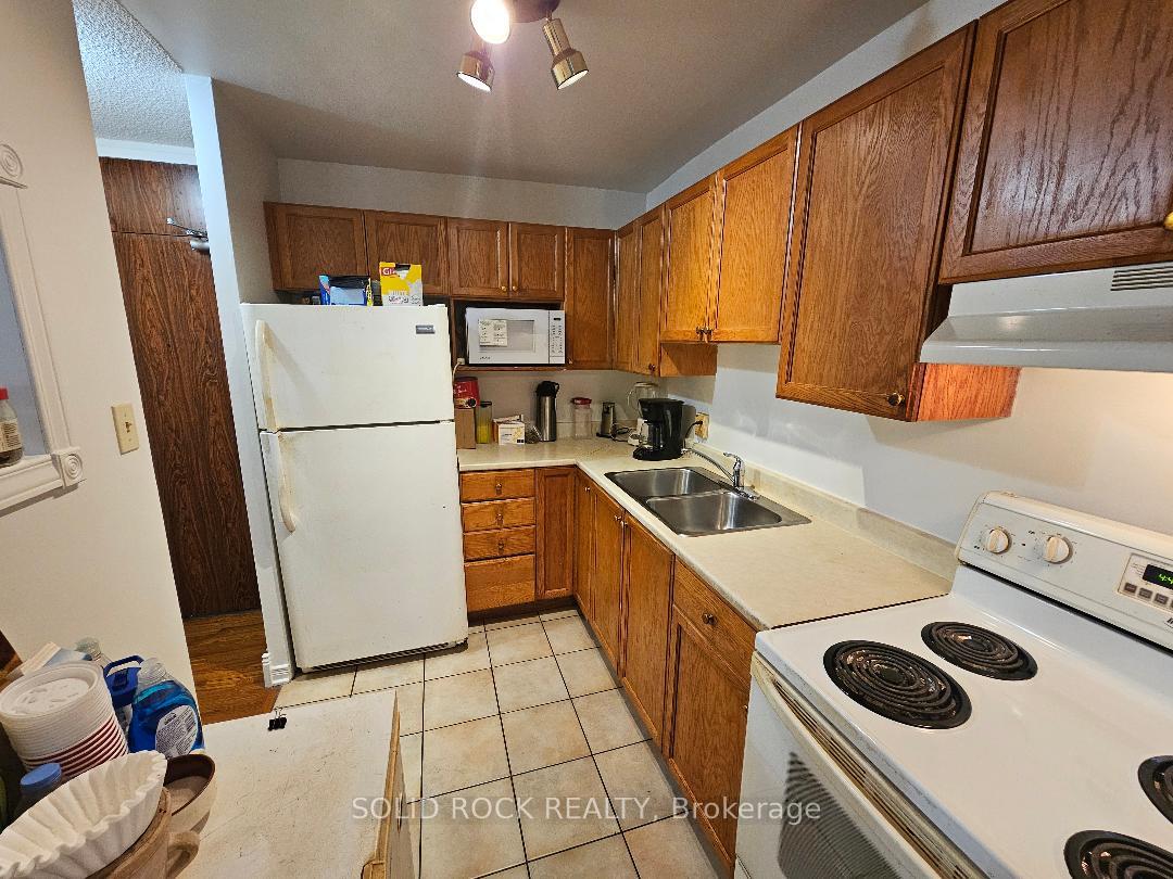 Photo 3 of Unit 304, 2000 Jasmine Crescent, Ottawa, Beacon Hill South — HOMEH