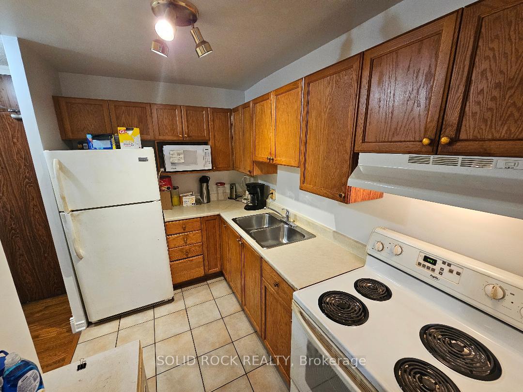 Photo 4 of Unit 304, 2000 Jasmine Crescent, Ottawa, Beacon Hill South — HOMEH