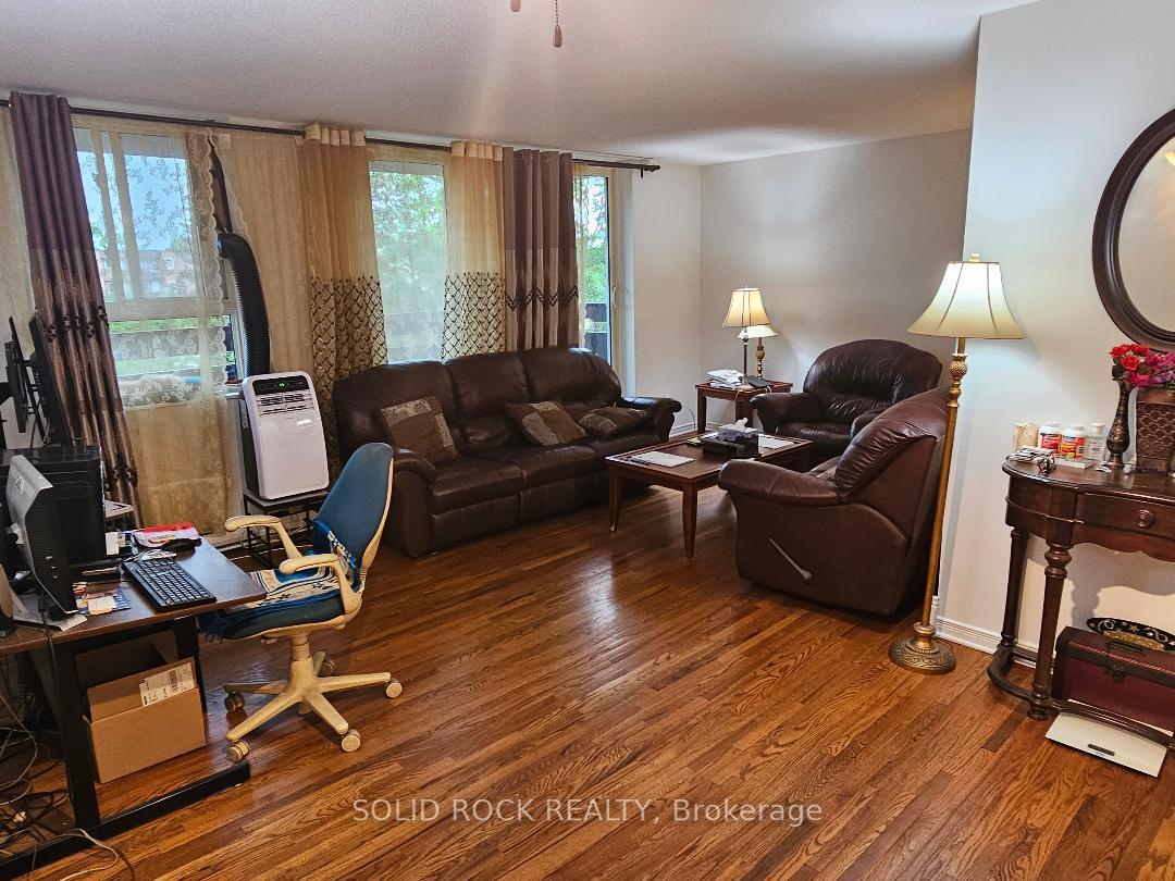 Photo 6 of Unit 304, 2000 Jasmine Crescent, Ottawa, Beacon Hill South — HOMEH