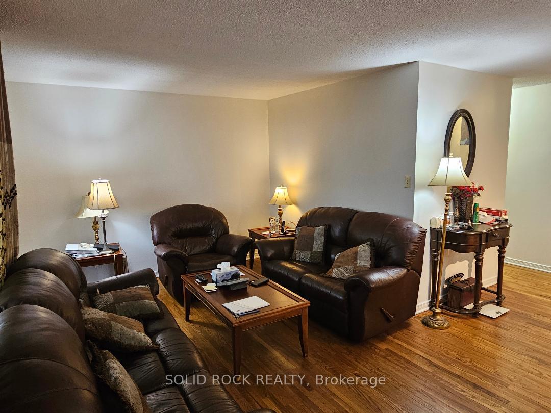 Photo 8 of Unit 304, 2000 Jasmine Crescent, Ottawa, Beacon Hill South — HOMEH