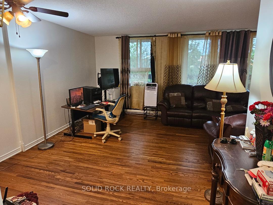Photo 9 of Unit 304, 2000 Jasmine Crescent, Ottawa, Beacon Hill South — HOMEH