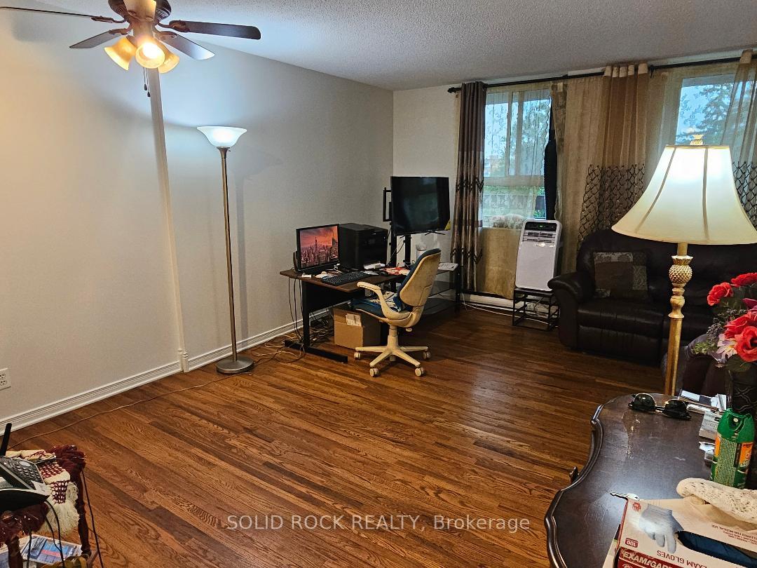 Photo 10 of Unit 304, 2000 Jasmine Crescent, Ottawa, Beacon Hill South — HOMEH
