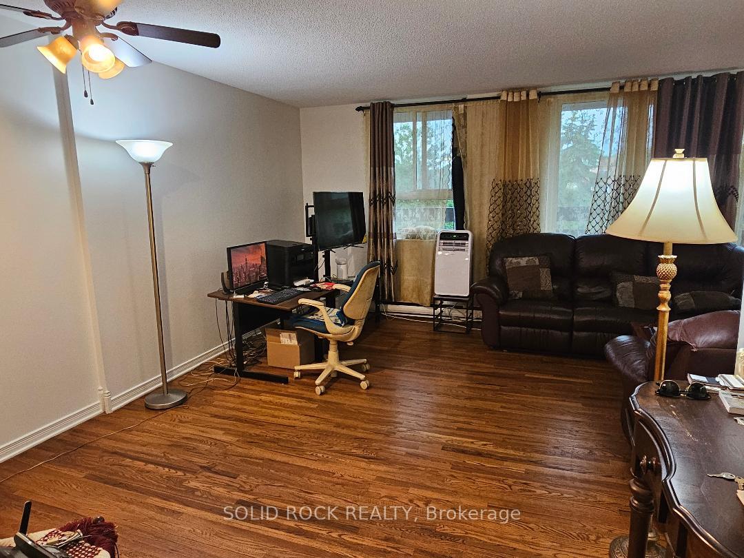 Photo 11 of Unit 304, 2000 Jasmine Crescent, Ottawa, Beacon Hill South — HOMEH