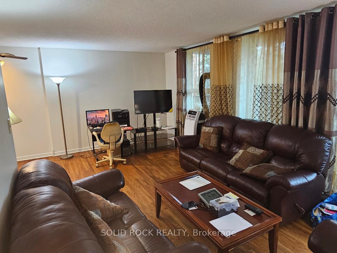 Photo 14 of Unit 304, 2000 Jasmine Crescent, Ottawa, Beacon Hill South — HOMEH