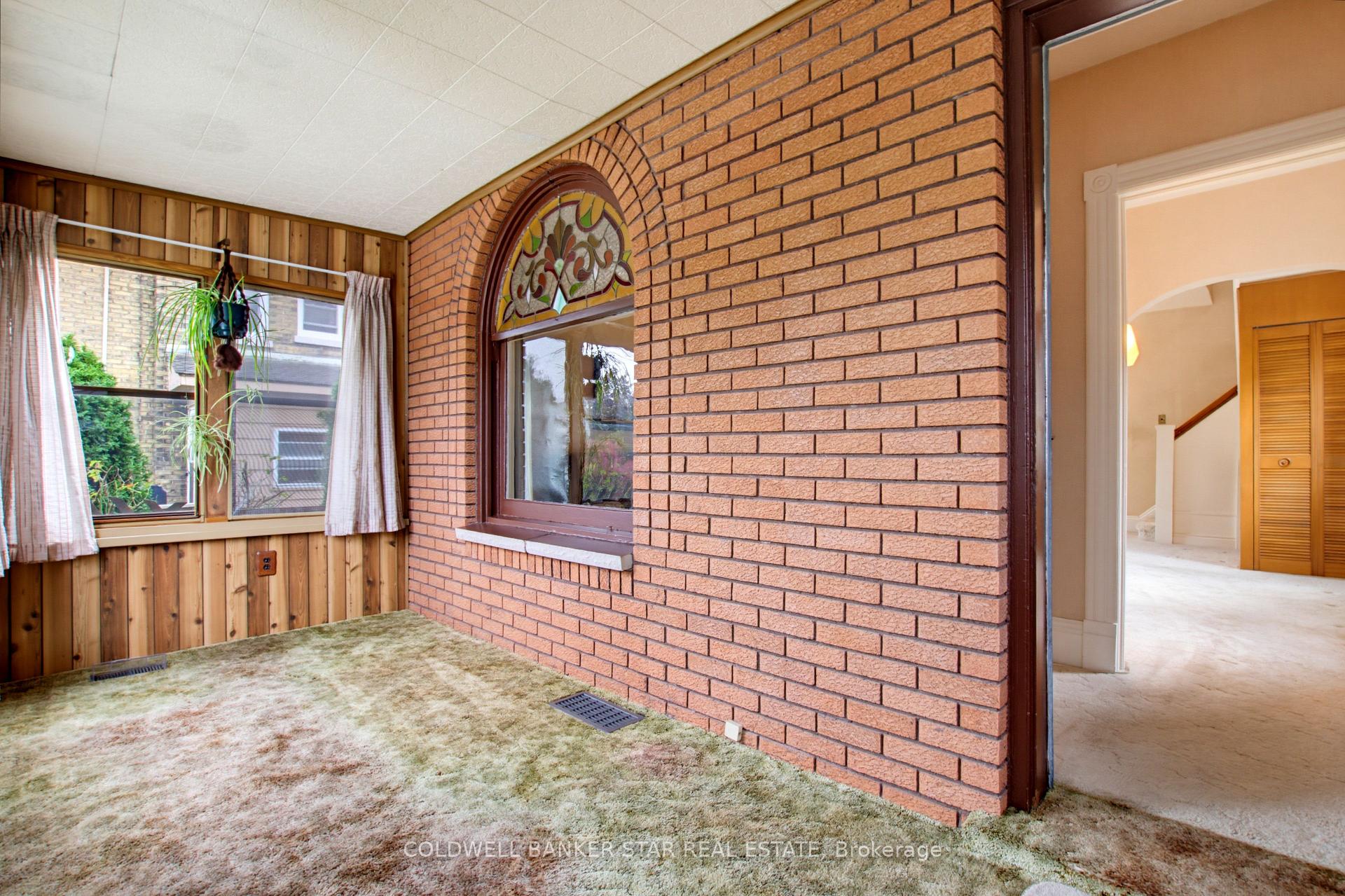 Photo 5 of 27 Fourth Avenue, St. Thomas — HOMEH
