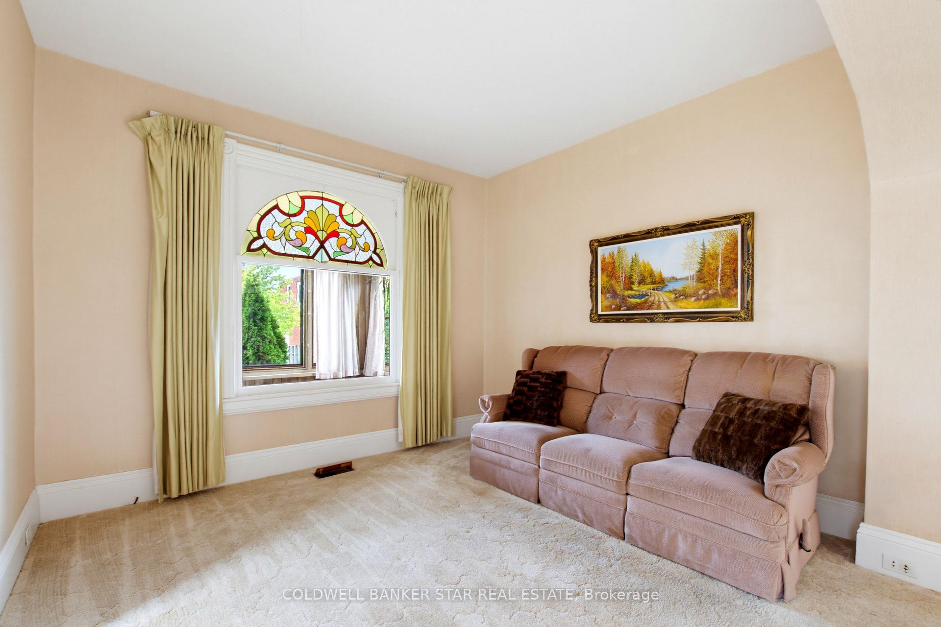 Photo 10 of 27 Fourth Avenue, St. Thomas — HOMEH