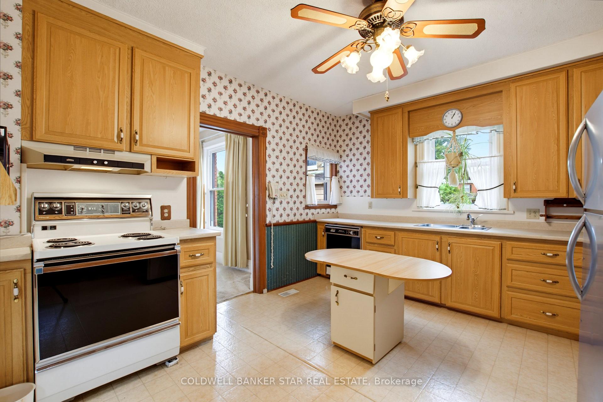 Photo 15 of 27 Fourth Avenue, St. Thomas — HOMEH
