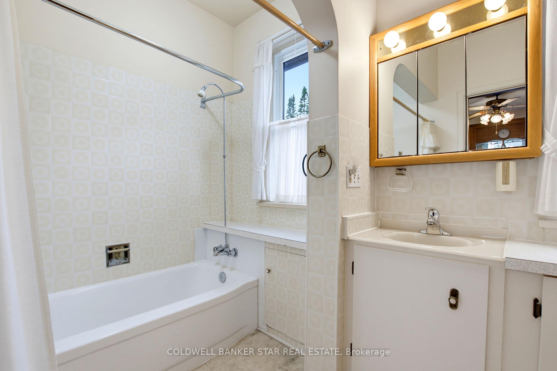 Photo 20 of 27 Fourth Avenue, St. Thomas — HOMEH