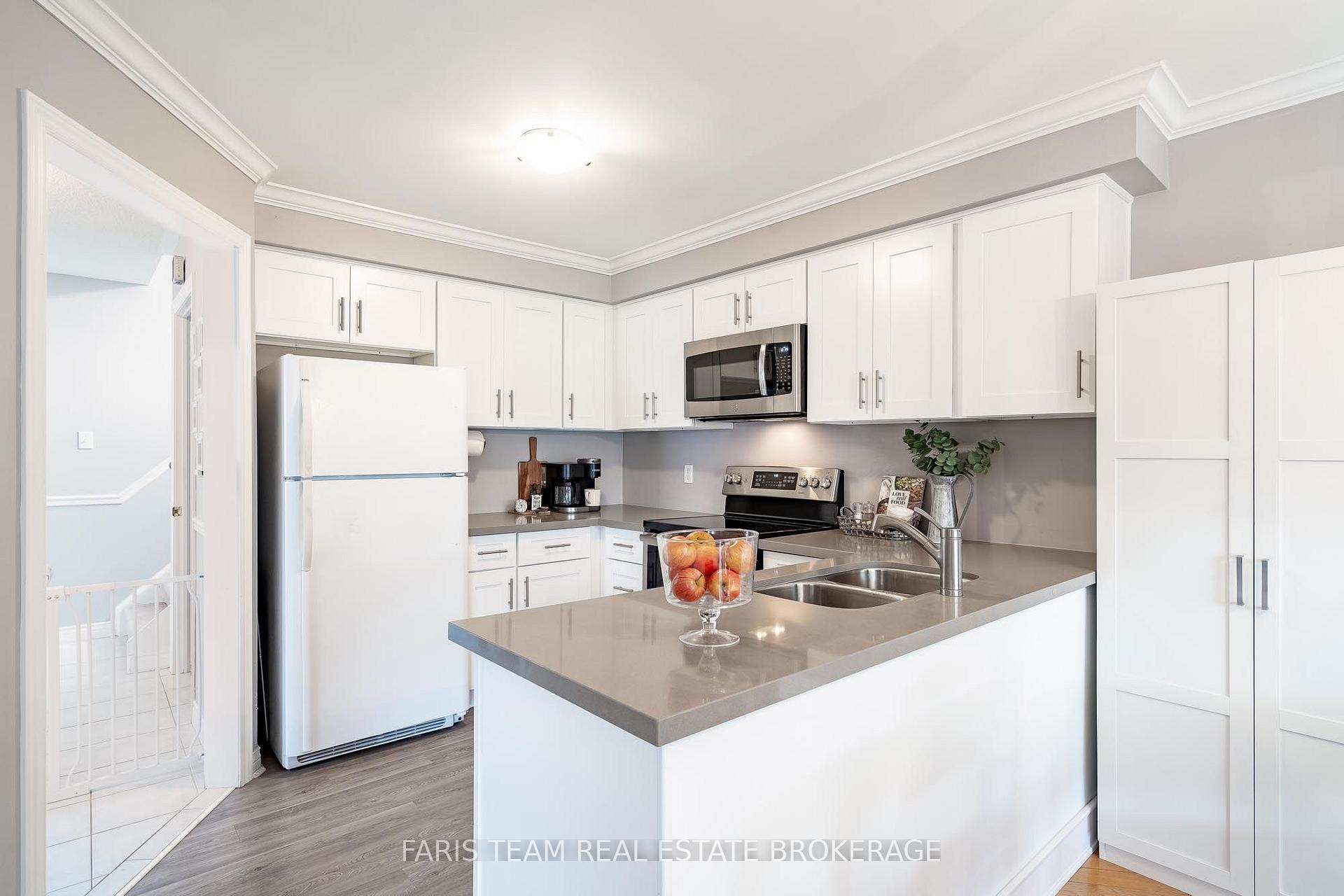 Photo 4 of 36 Red Oak Drive, Barrie, Holly — HOMEH
