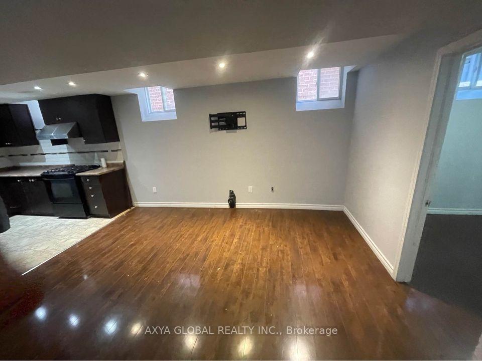 Photo 4 of 93 Humbershed Crescent, Caledon, Bolton West — HOMEH