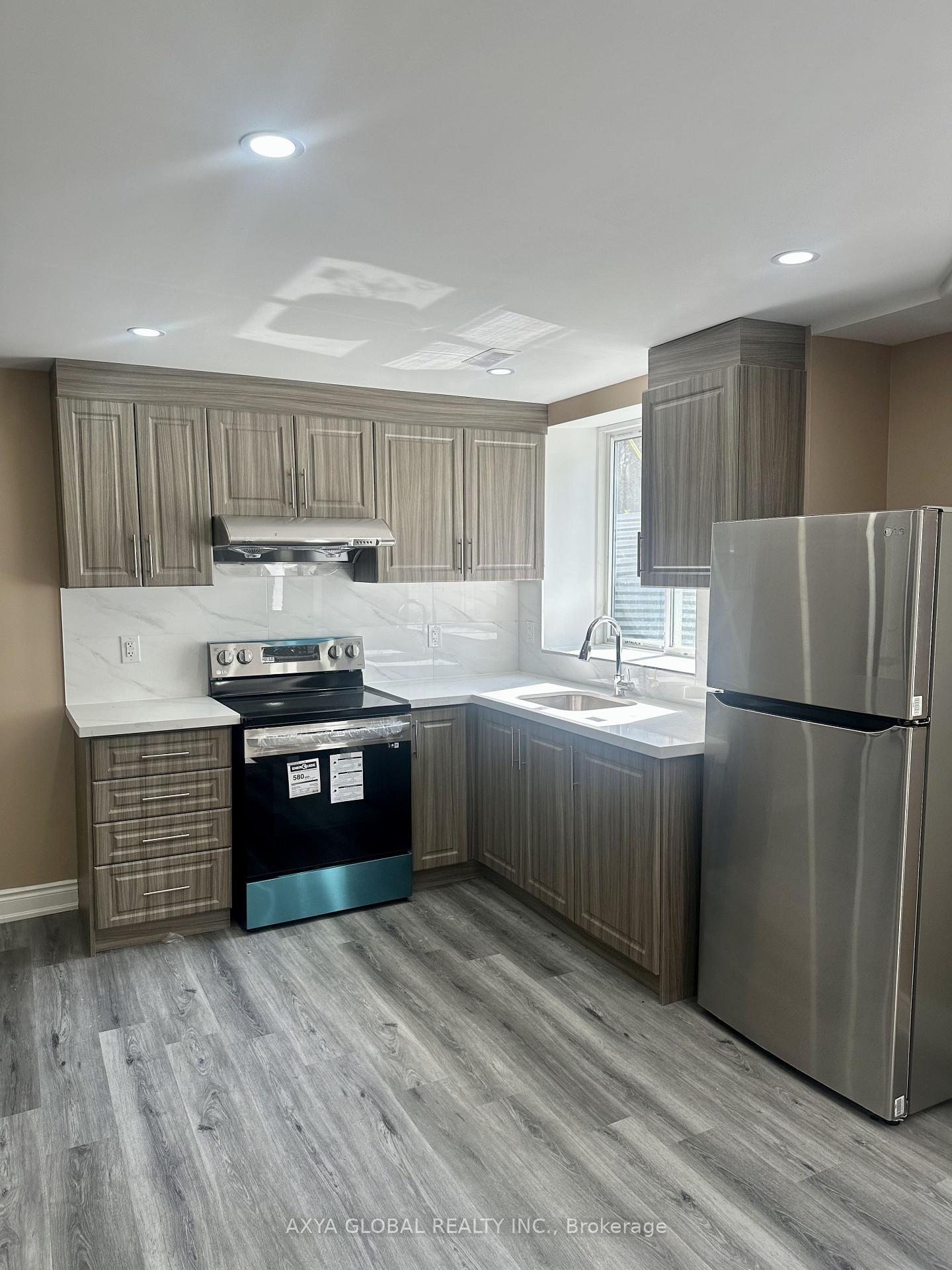 Photo 2 of 5 Stilton Avenue, Vaughan, Kleinburg — HOMEH