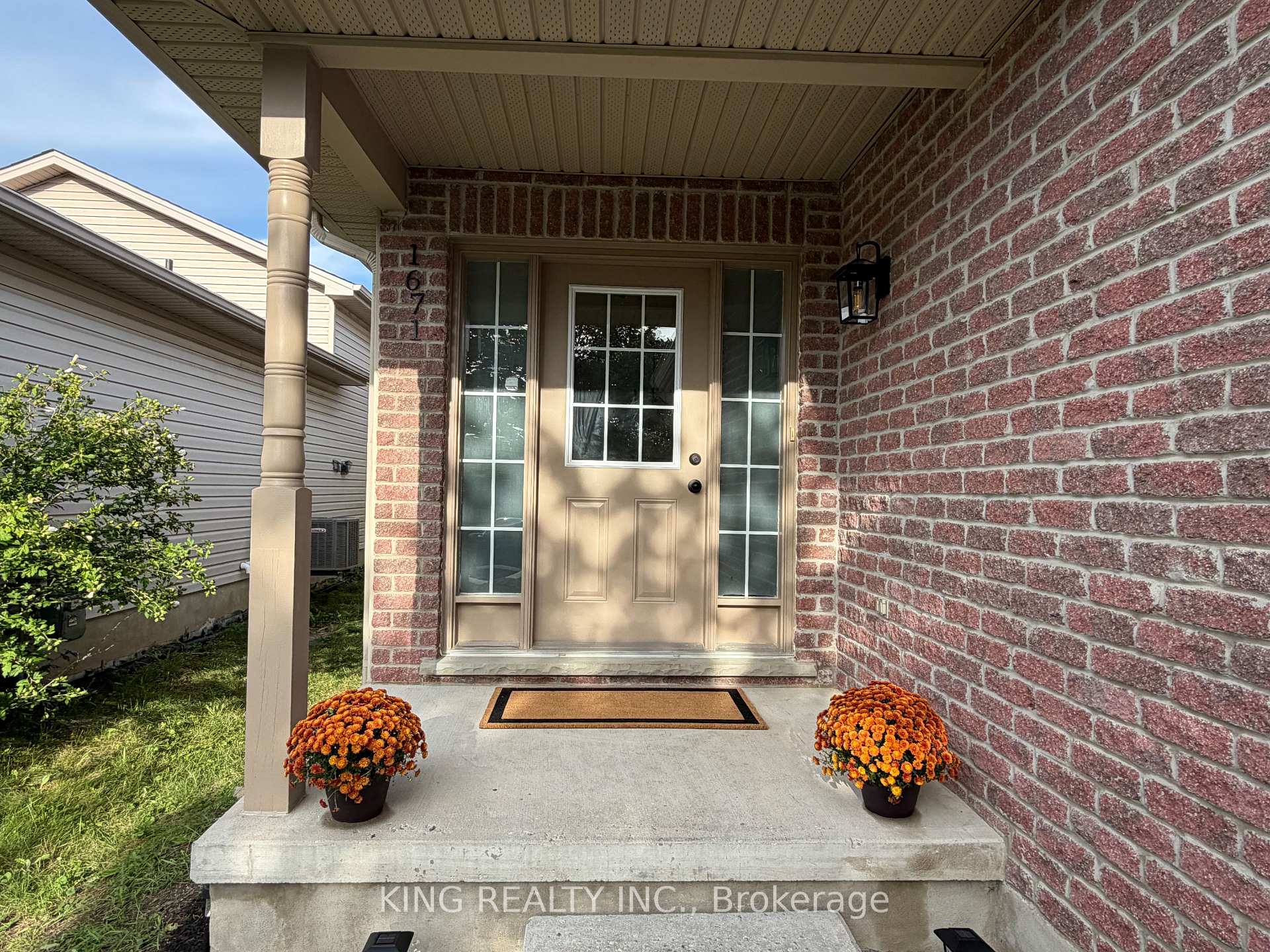 Photo 2 of 1671 Benjamin Drive, London, East D — HOMEH