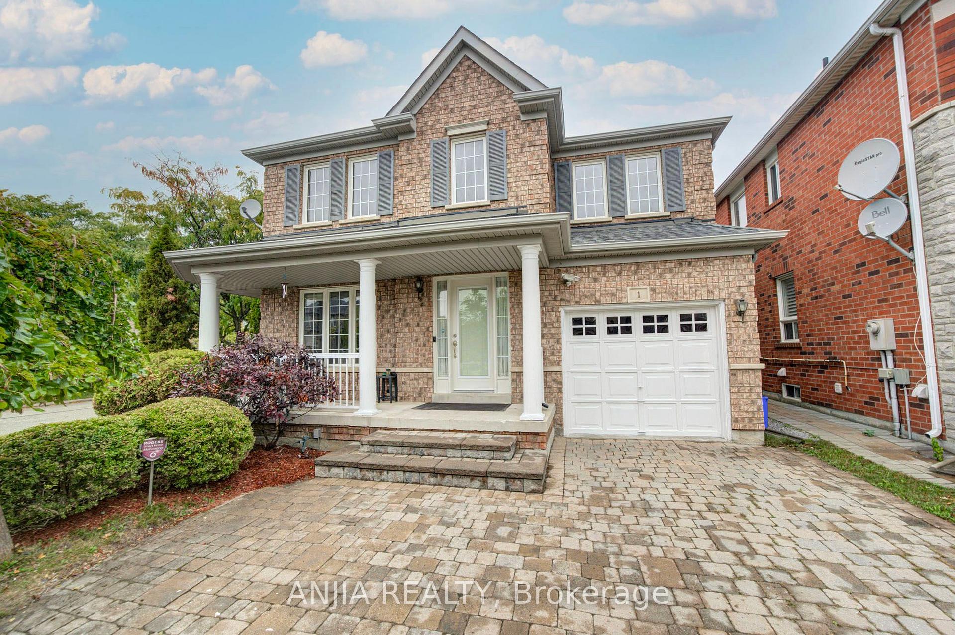 Photo 2 of 1 Aylesbury Gate, Markham, Berczy — HOMEH