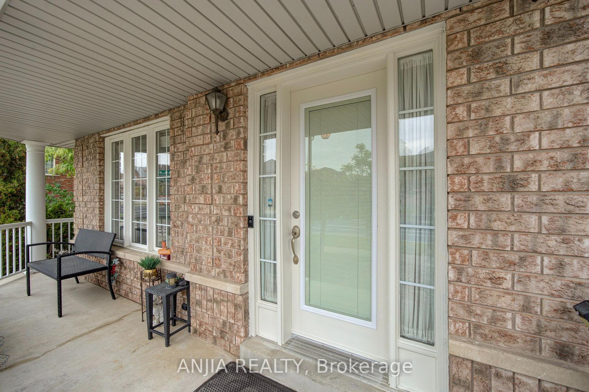 Photo 3 of 1 Aylesbury Gate, Markham, Berczy — HOMEH