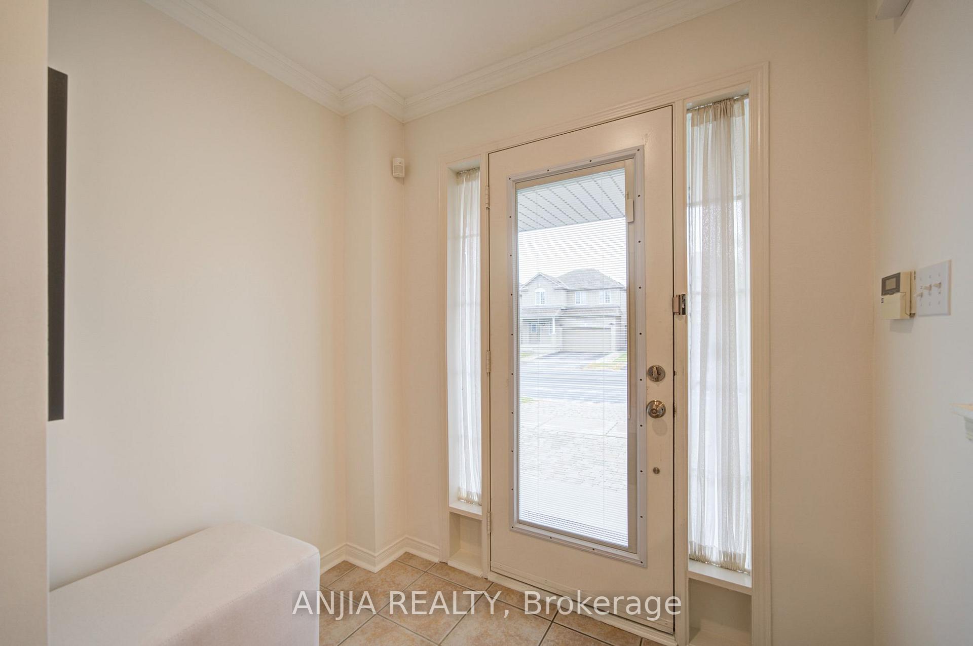 Photo 5 of 1 Aylesbury Gate, Markham, Berczy — HOMEH