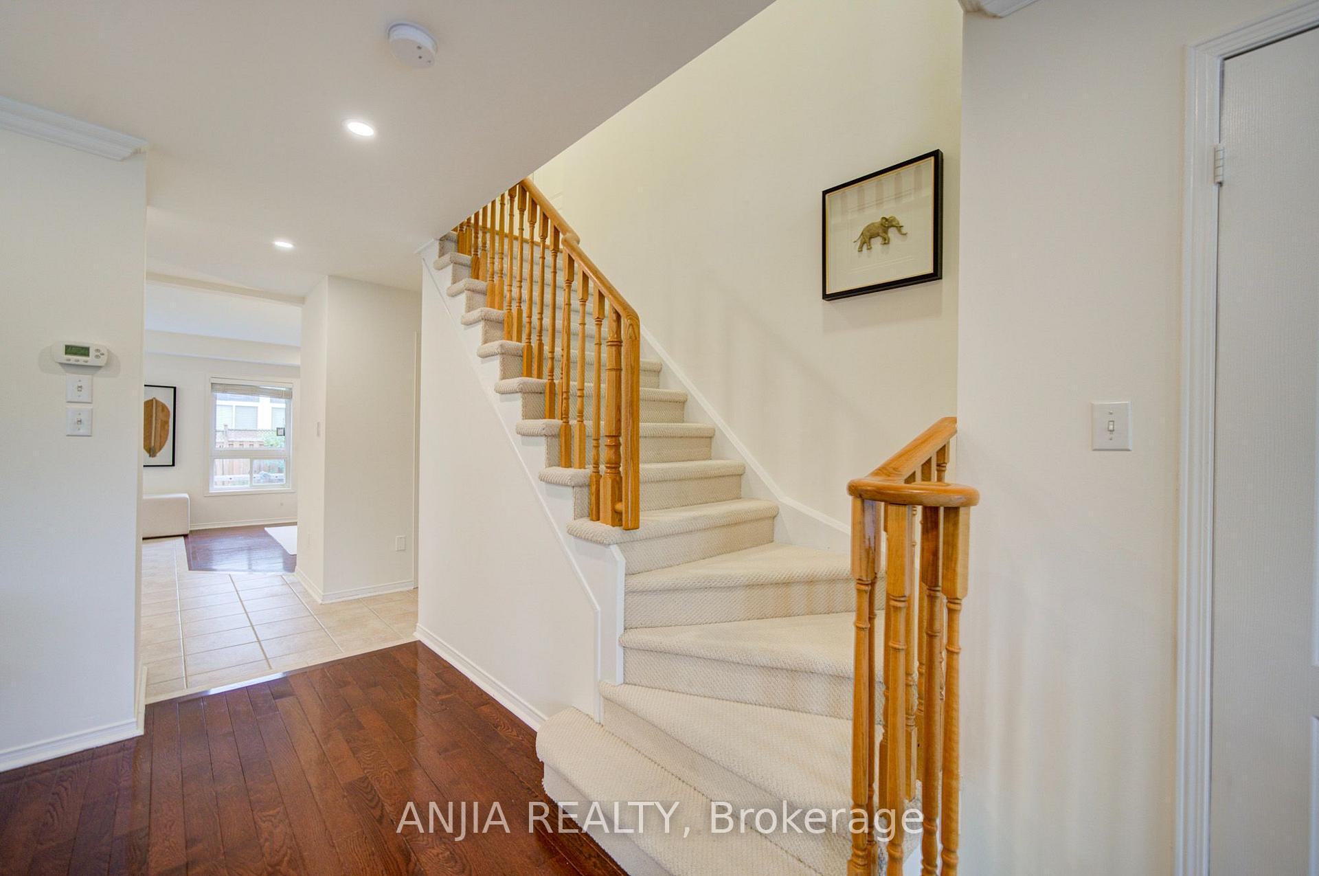 Photo 6 of 1 Aylesbury Gate, Markham, Berczy — HOMEH