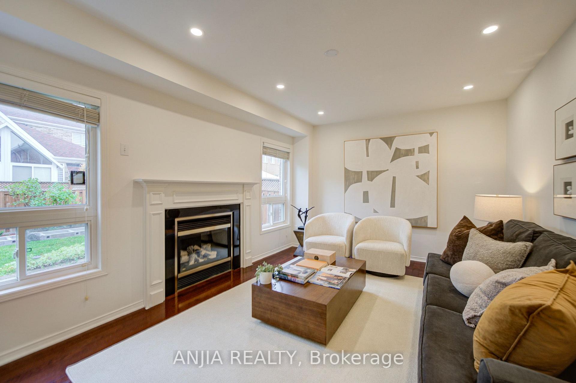 Photo 17 of 1 Aylesbury Gate, Markham, Berczy — HOMEH