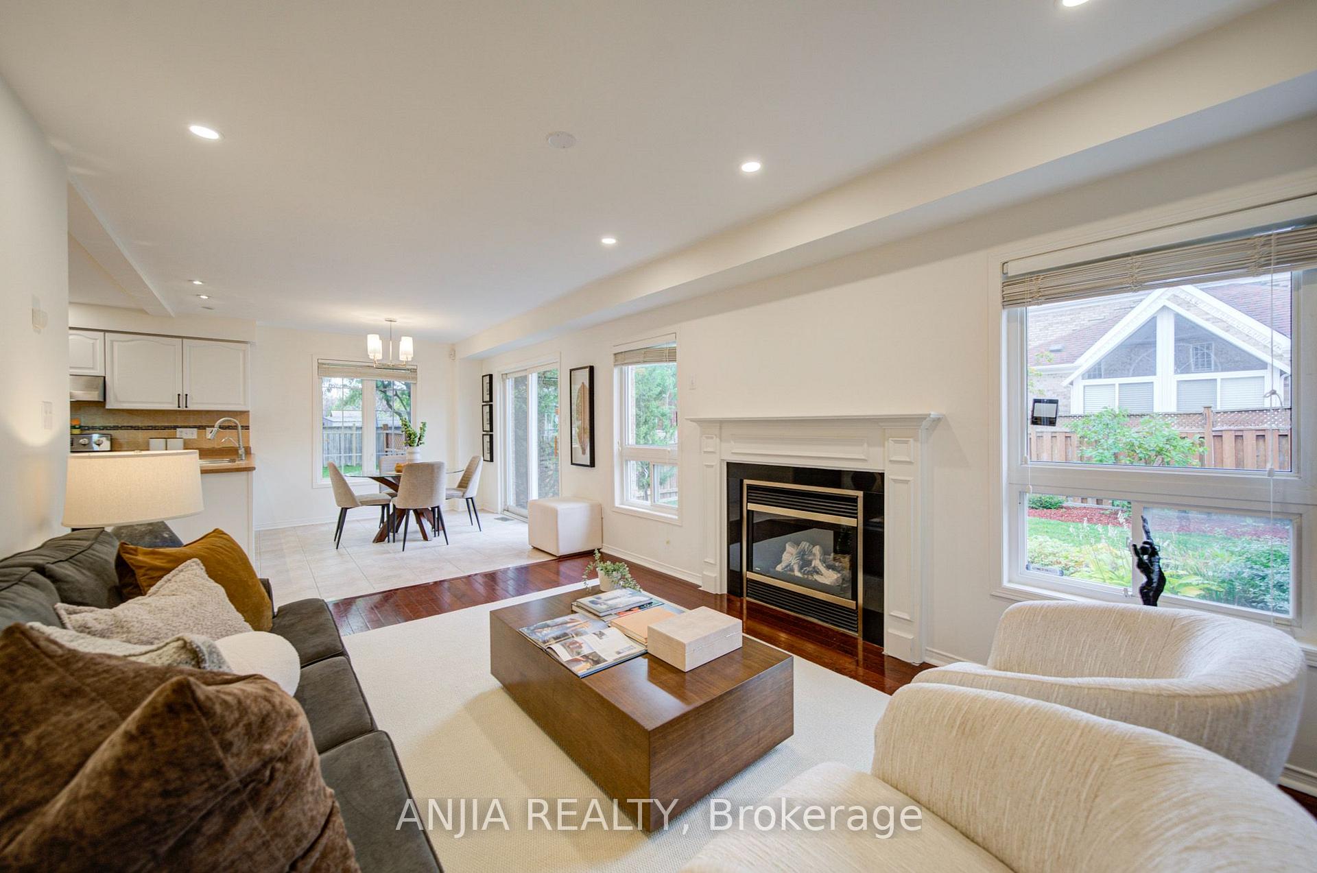 Photo 18 of 1 Aylesbury Gate, Markham, Berczy — HOMEH