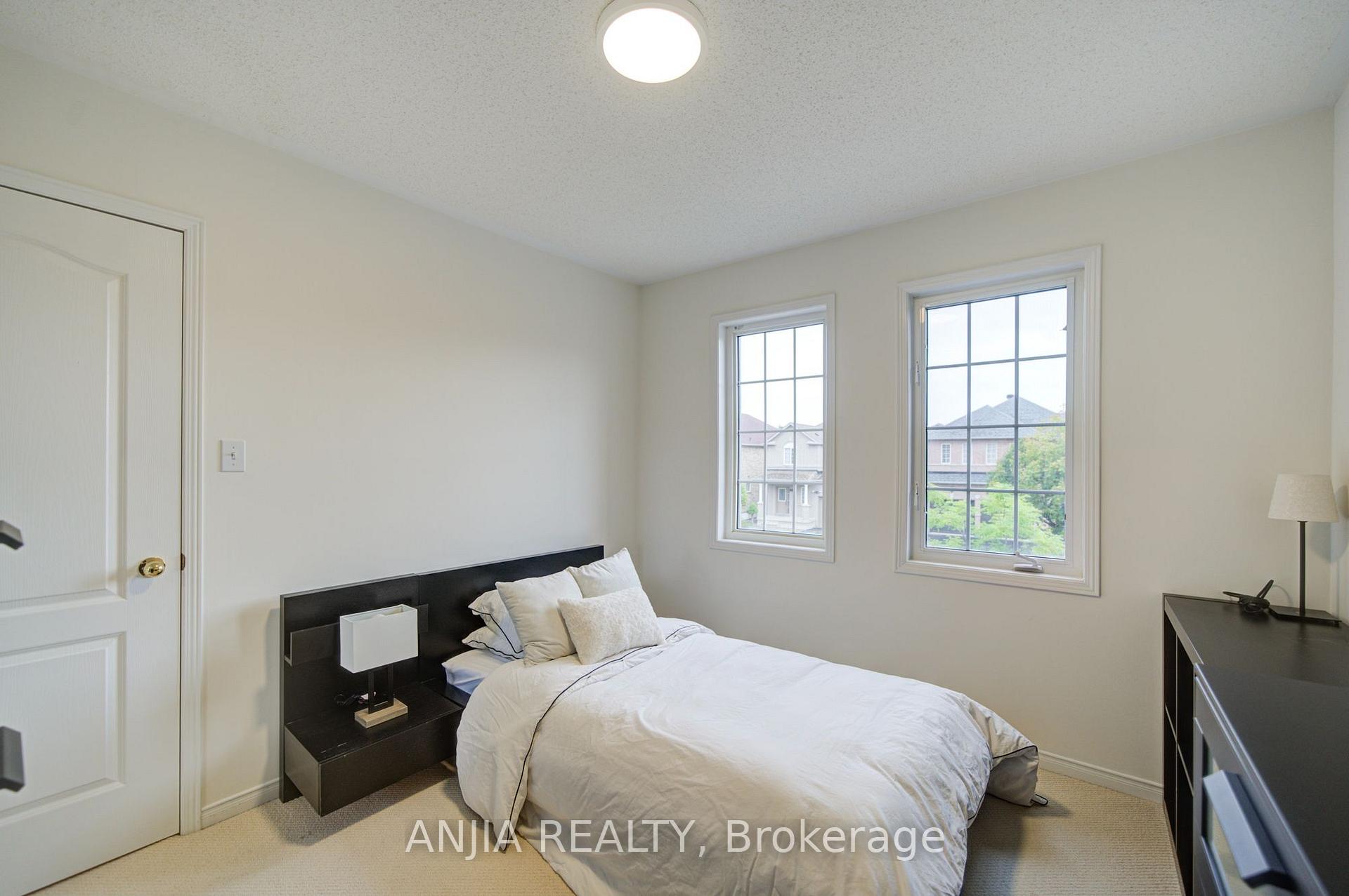 Photo 29 of 1 Aylesbury Gate, Markham, Berczy — HOMEH