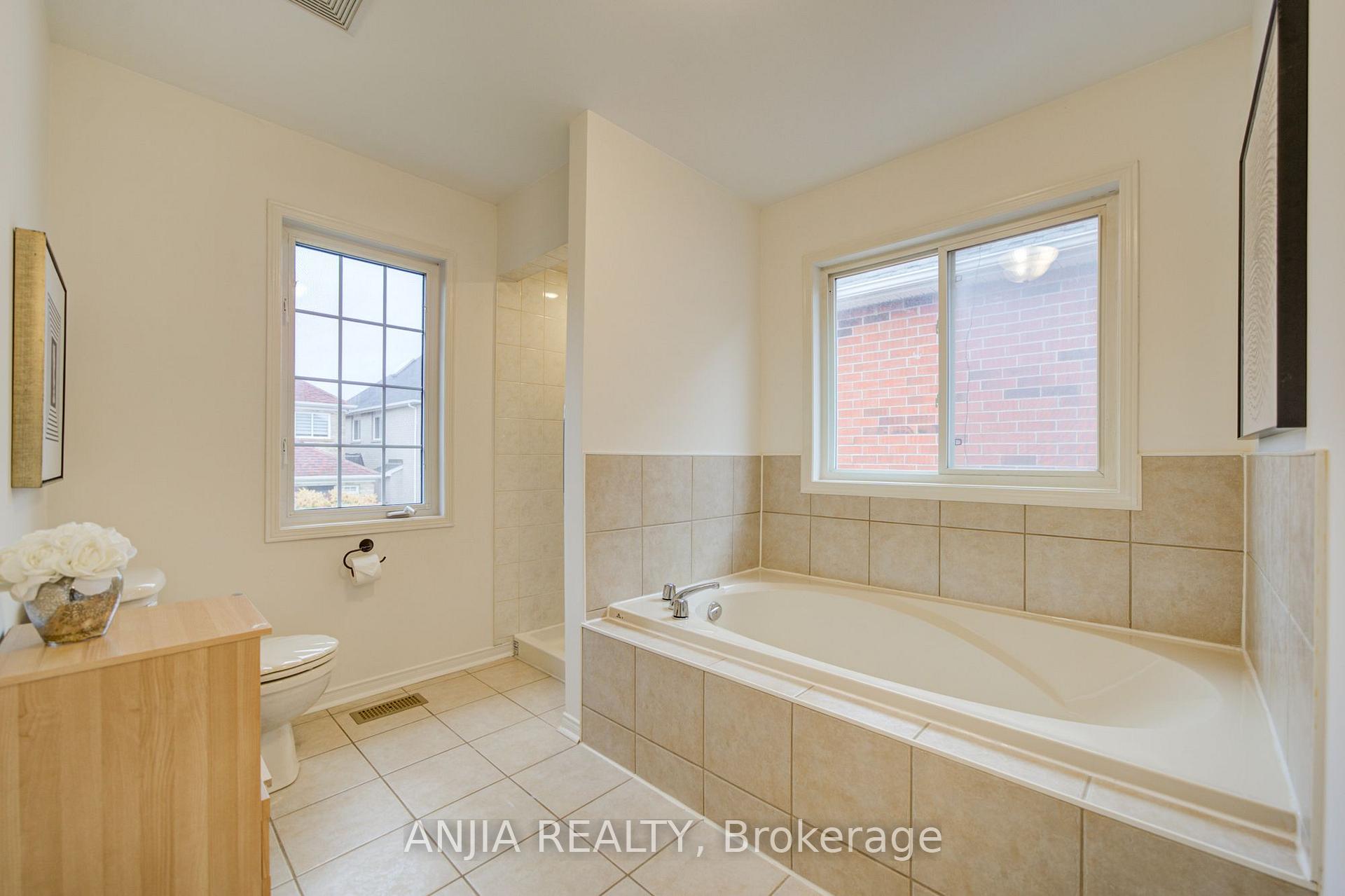 Photo 31 of 1 Aylesbury Gate, Markham, Berczy — HOMEH