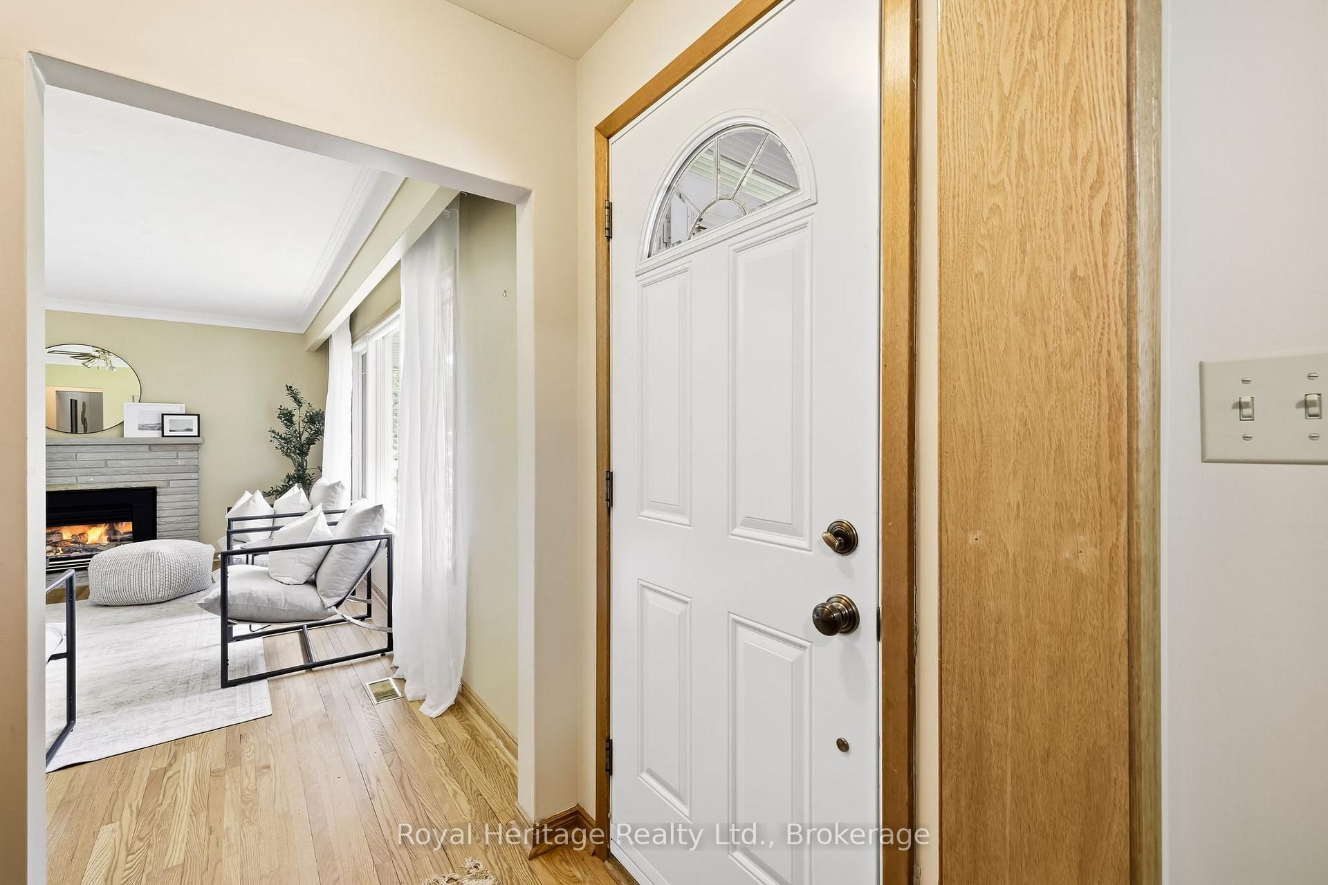 Photo 5 of 12 Simcoe Street, Whitby, Brooklin — HOMEH