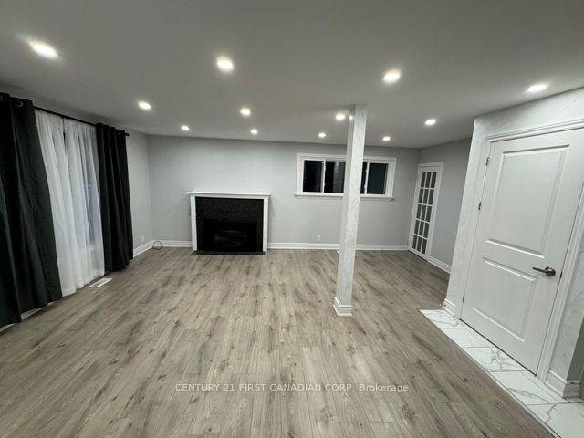 Photo 3 of Unit Upper Level, 31 Thorncrest Crescent, London, South D — HOMEH