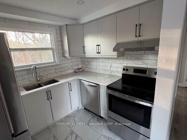 Photo 5 of Unit Upper Level, 31 Thorncrest Crescent, London, South D — HOMEH
