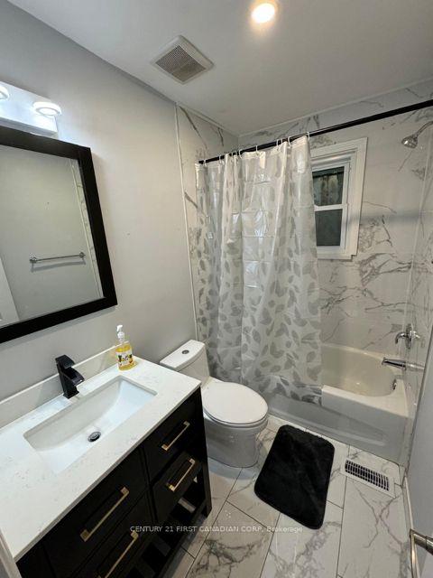Photo 7 of Unit Upper Level, 31 Thorncrest Crescent, London, South D — HOMEH