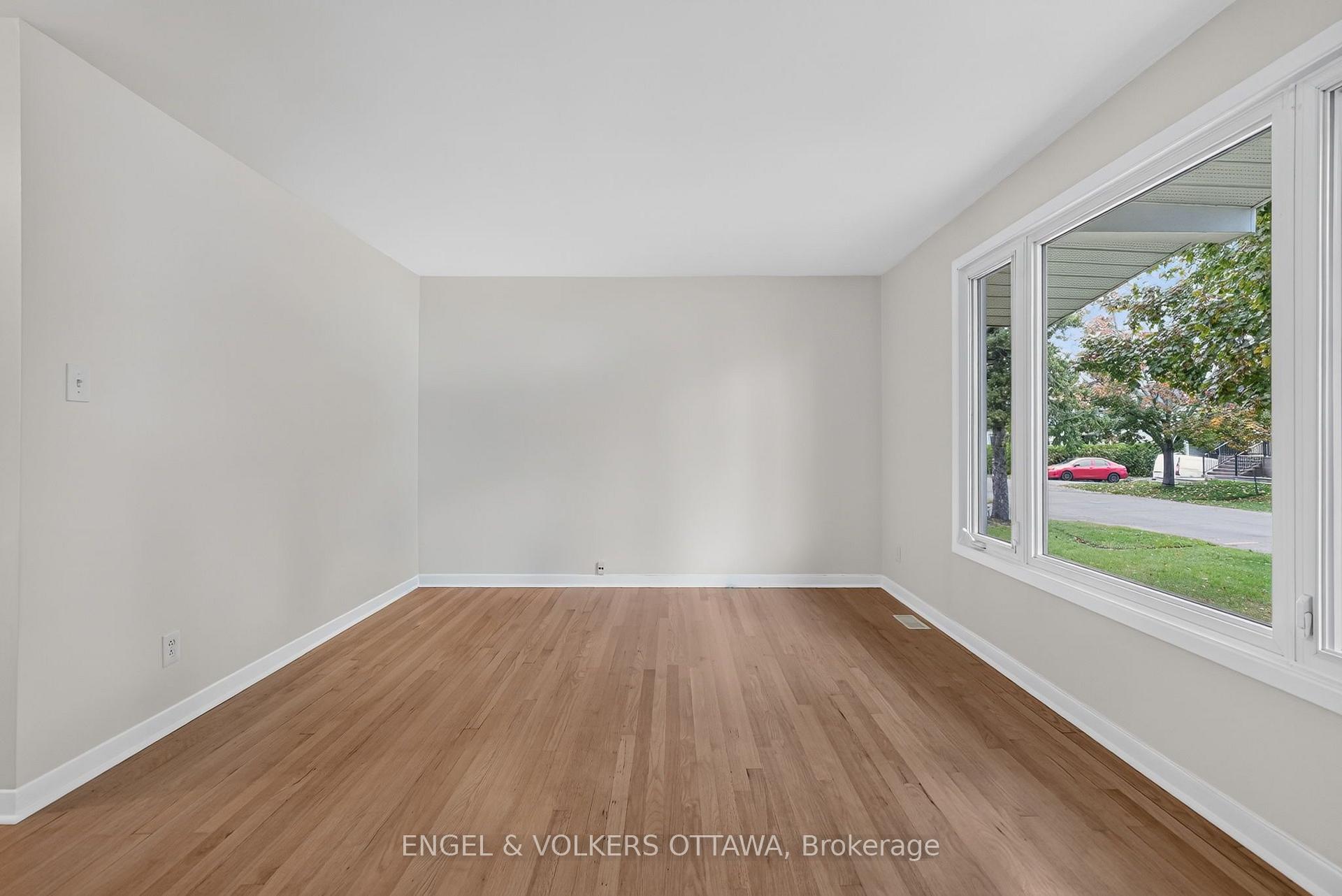 Photo 10 of 1238 St. Paul Avenue, Ottawa, Ellwood — HOMEH