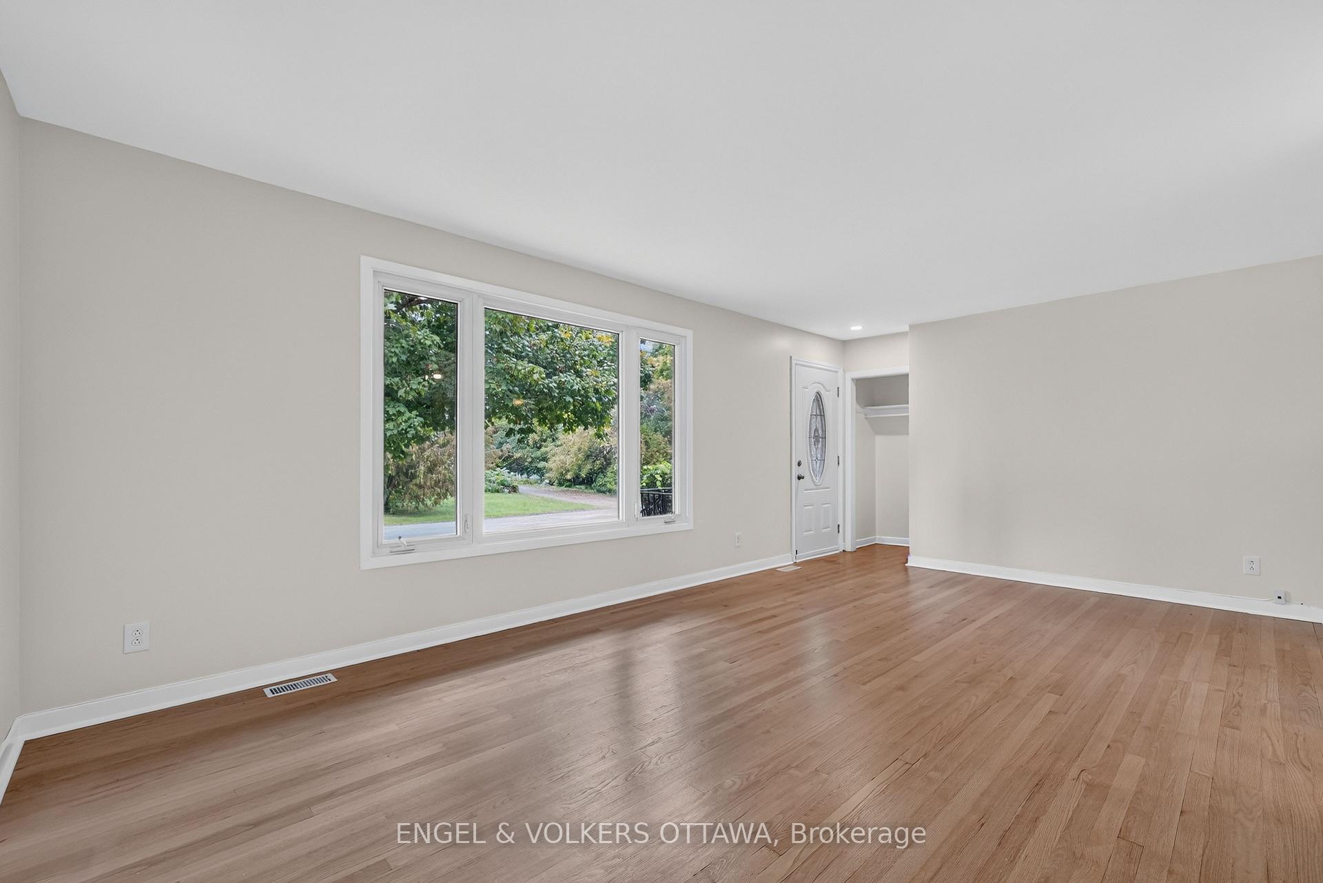 Photo 12 of 1238 St. Paul Avenue, Ottawa, Ellwood — HOMEH