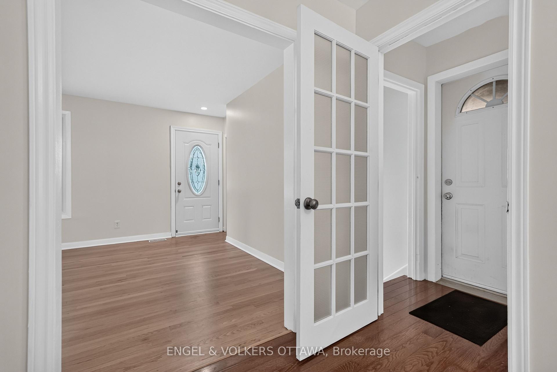 Photo 13 of 1238 St. Paul Avenue, Ottawa, Ellwood — HOMEH