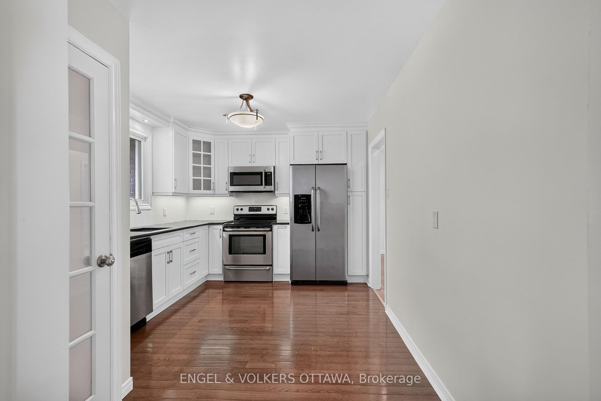 Photo 14 of 1238 St. Paul Avenue, Ottawa, Ellwood — HOMEH