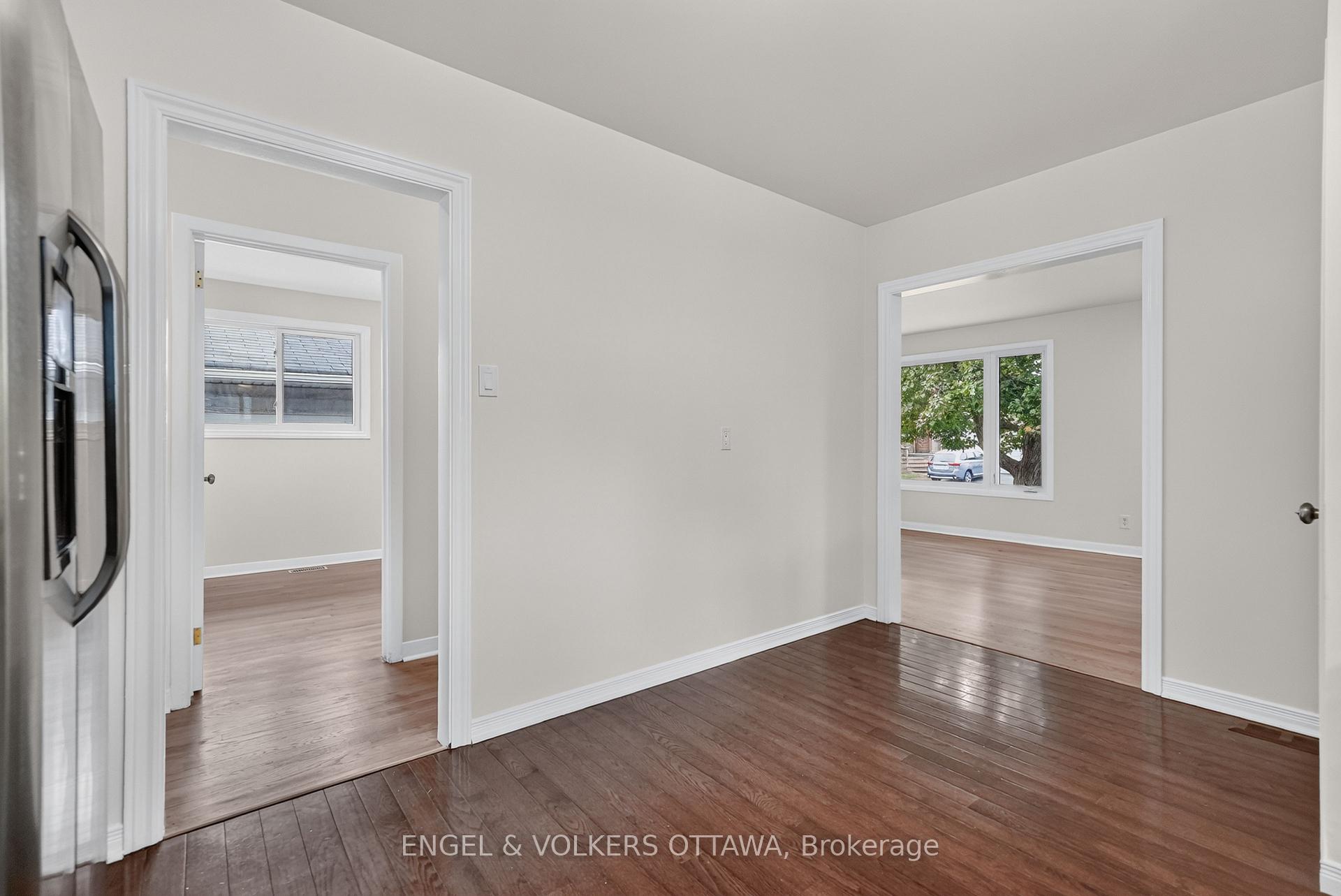 Photo 18 of 1238 St. Paul Avenue, Ottawa, Ellwood — HOMEH