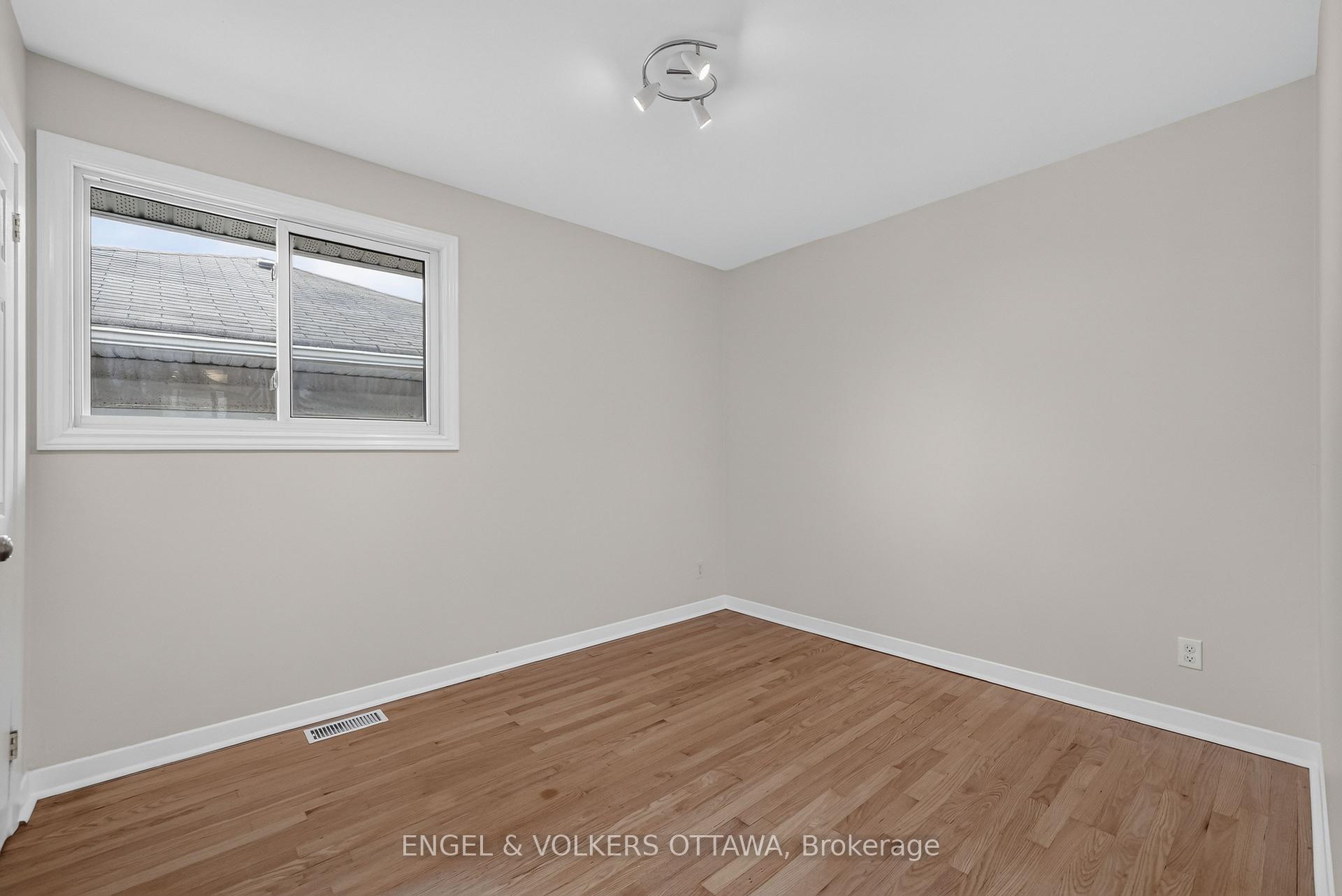 Photo 21 of 1238 St. Paul Avenue, Ottawa, Ellwood — HOMEH