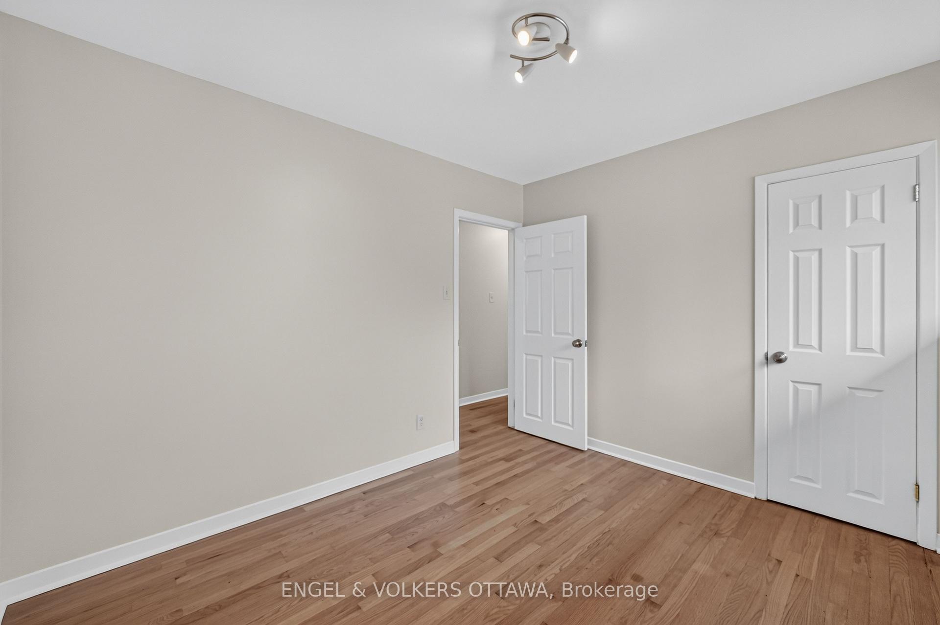 Photo 23 of 1238 St. Paul Avenue, Ottawa, Ellwood — HOMEH