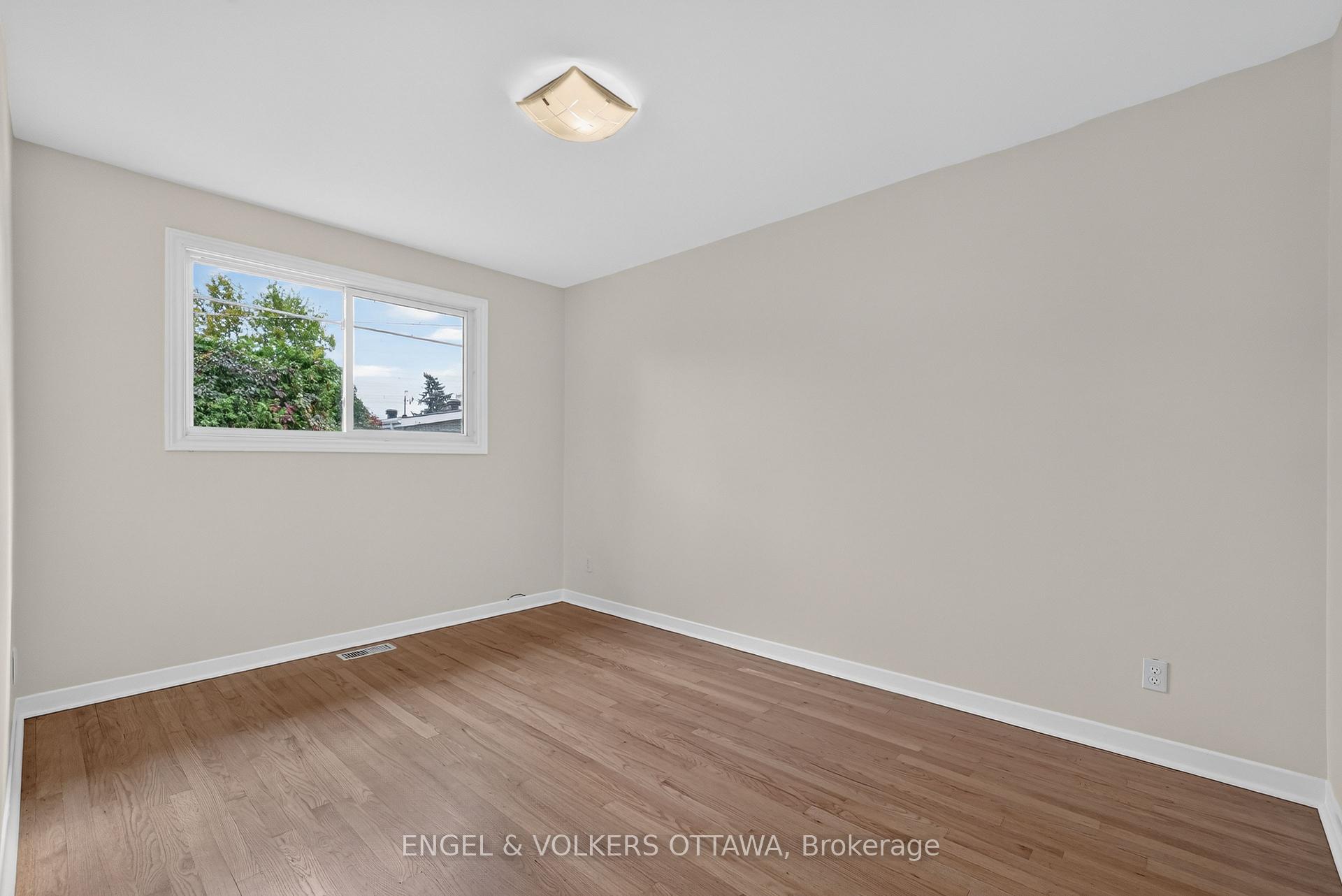 Photo 25 of 1238 St. Paul Avenue, Ottawa, Ellwood — HOMEH