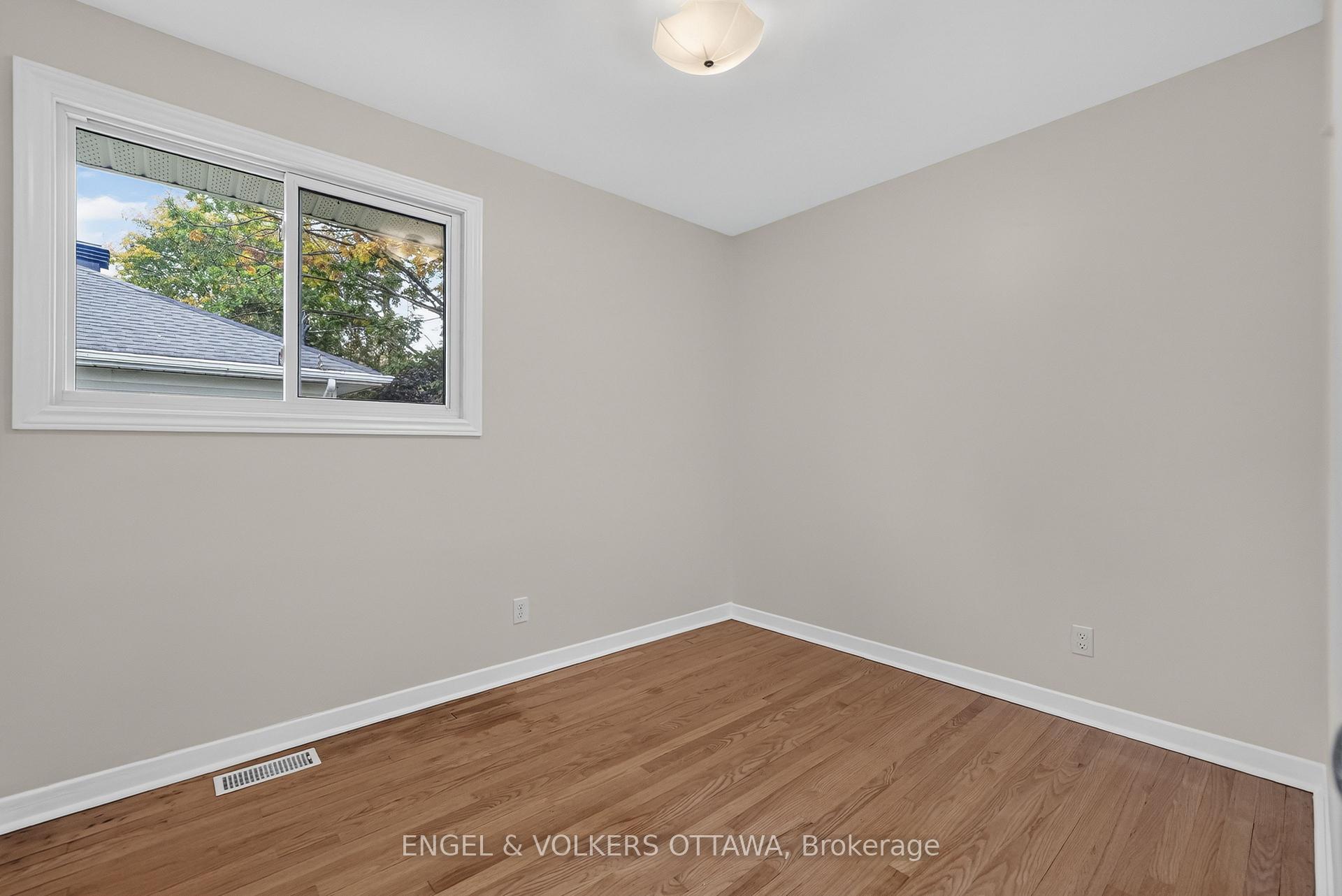 Photo 28 of 1238 St. Paul Avenue, Ottawa, Ellwood — HOMEH